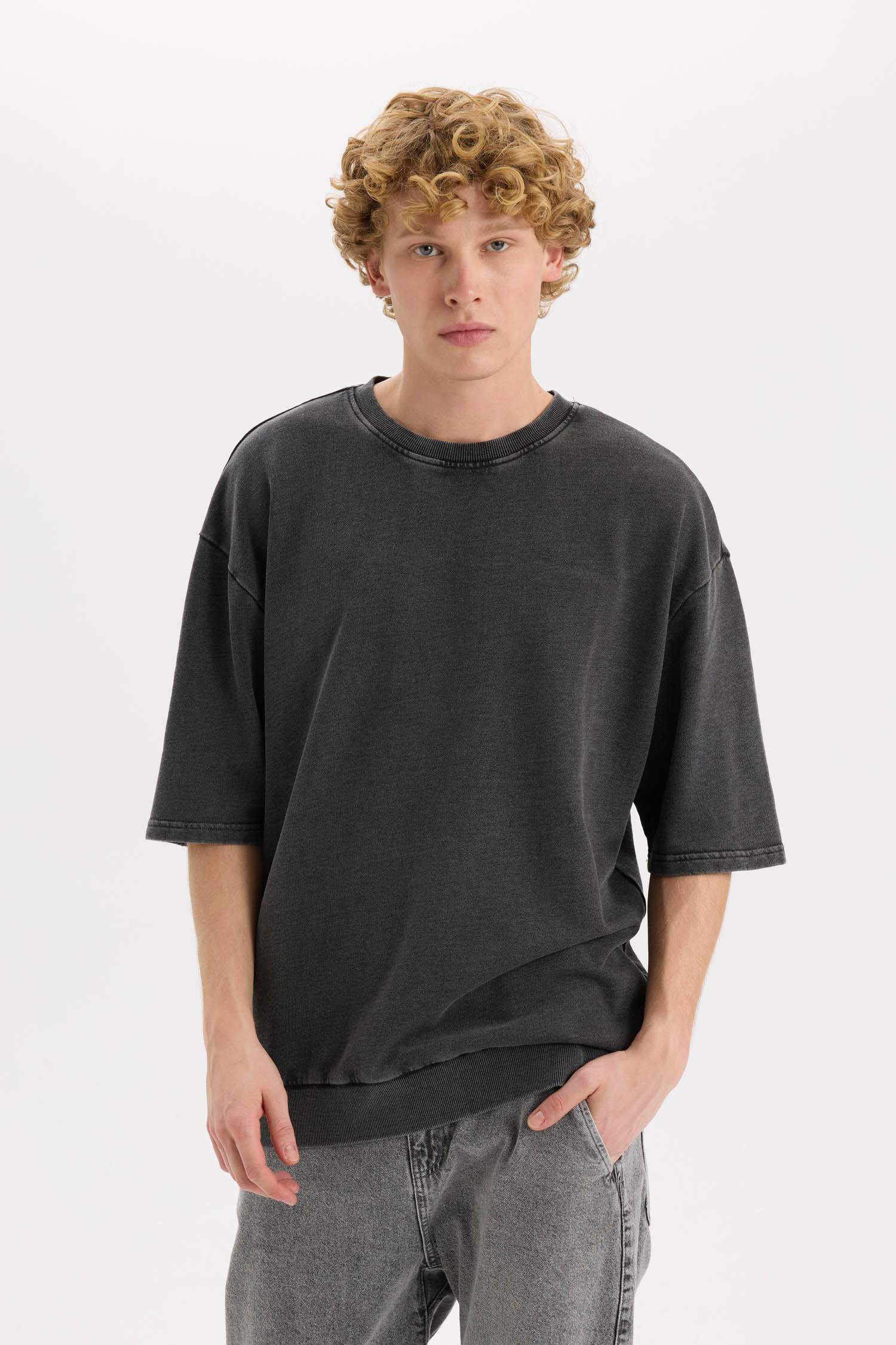 Loose Fit Crew Neck Washed Effect T-Shirt