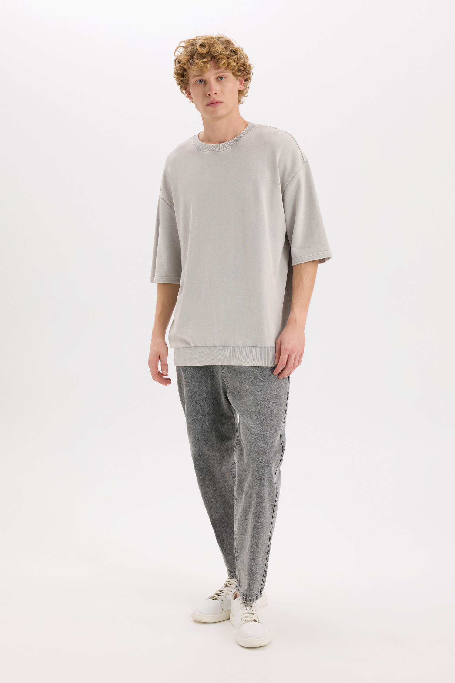 Loose Fit Bisiklet Yaka Yıkamalı Soluk Efektli Kısa Kollu Tişört