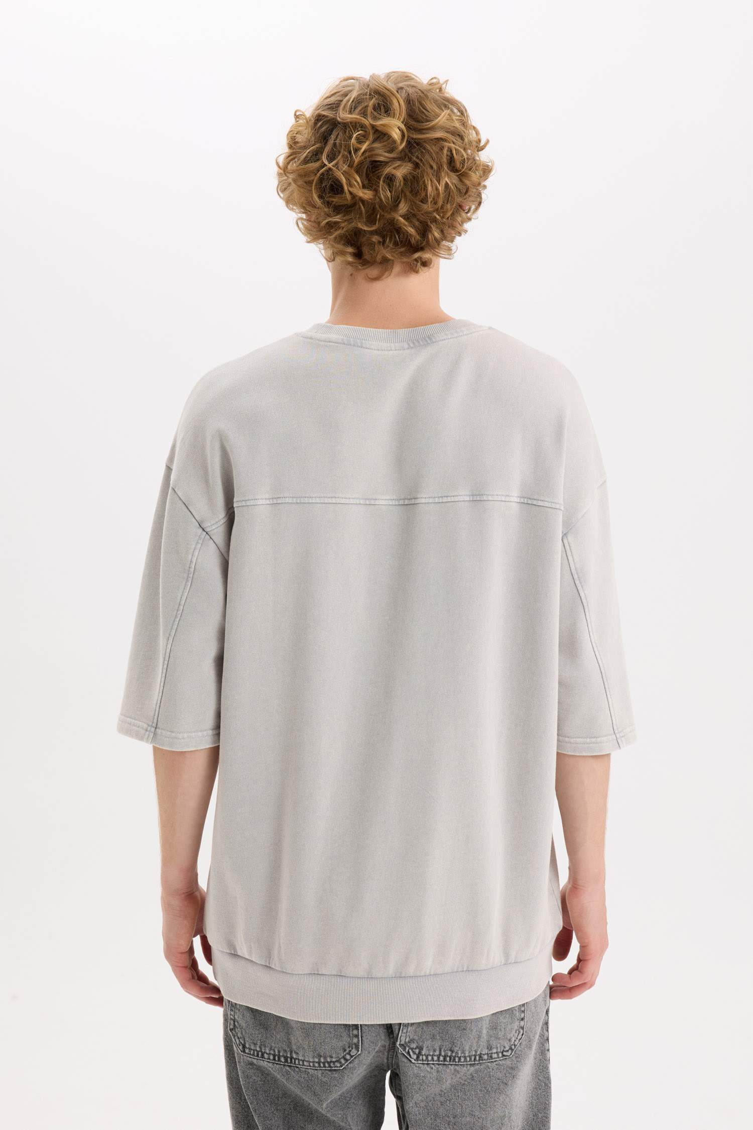 Loose Fit Bisiklet Yaka Yıkamalı Soluk Efektli Kısa Kollu Tişört