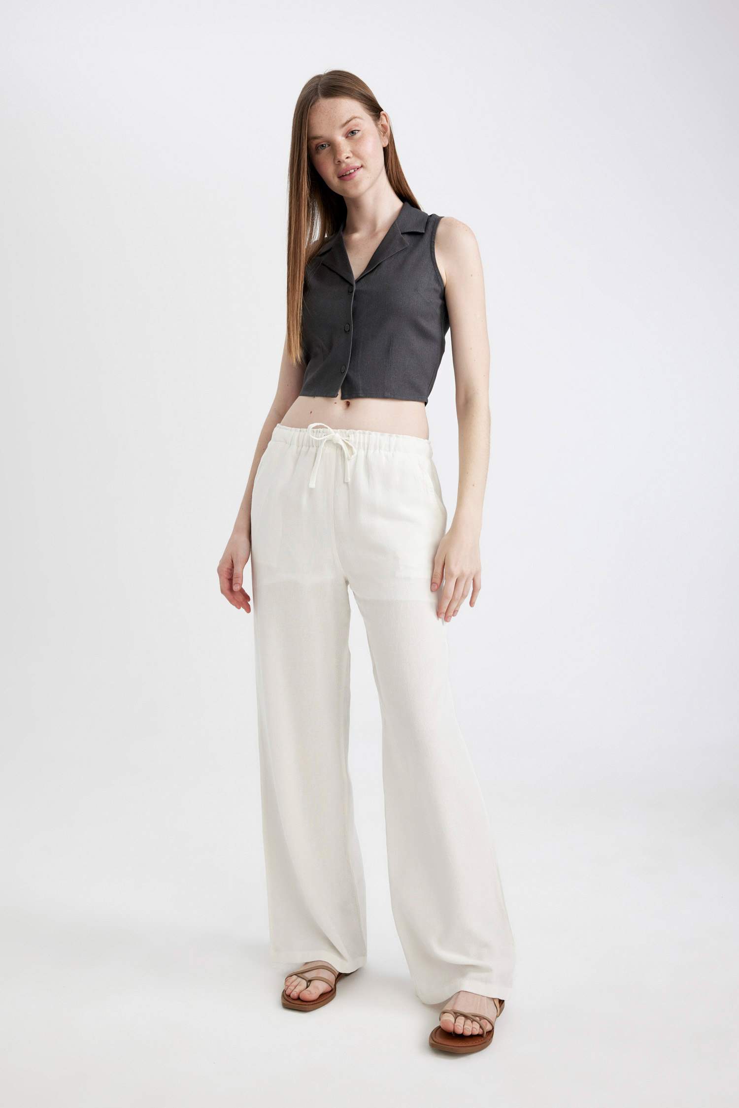 Жилет приталенного кроя