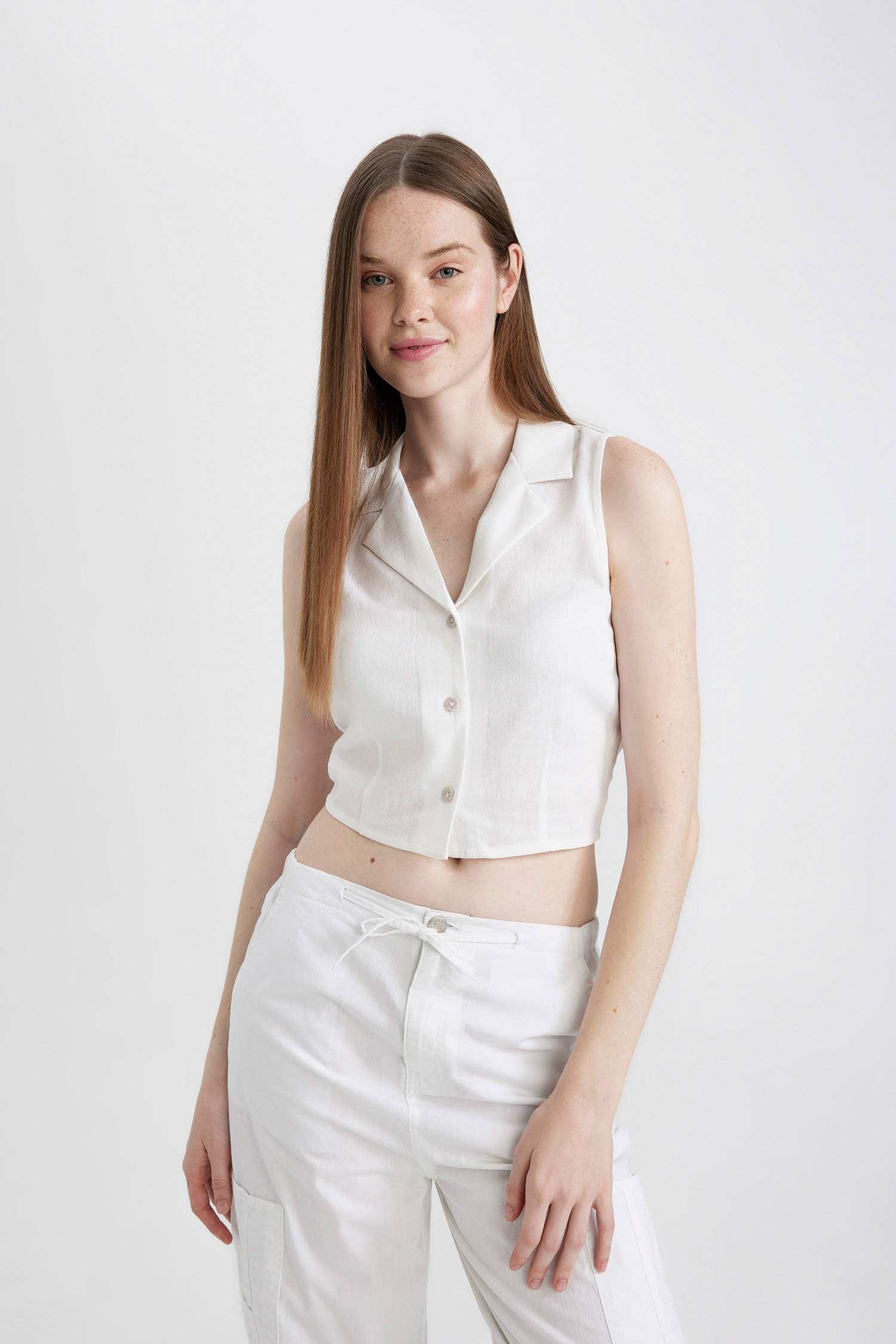 Жилет приталенного кроя