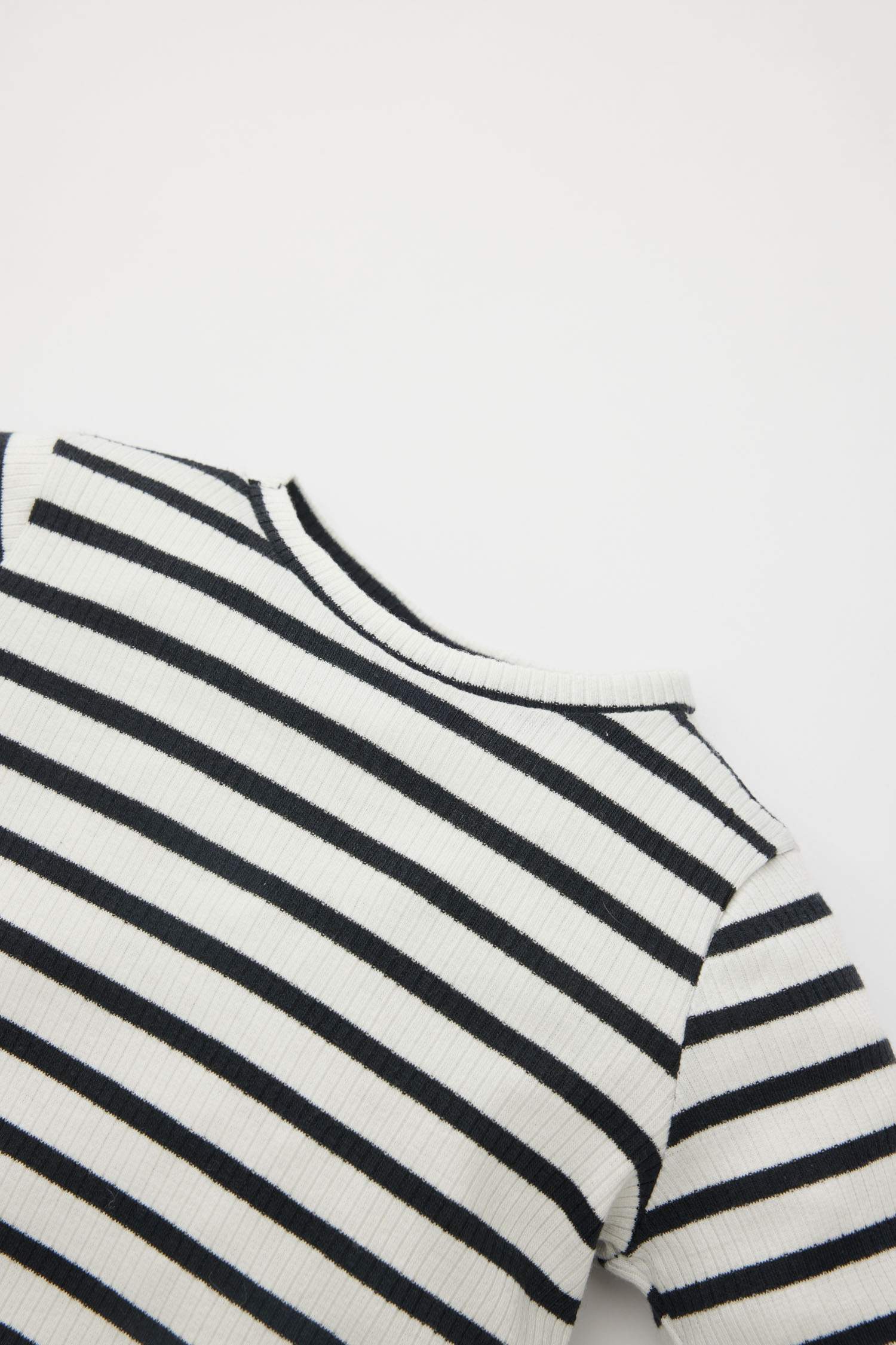 تيشيرت مخطط بناتي كم طويل قصة عادية