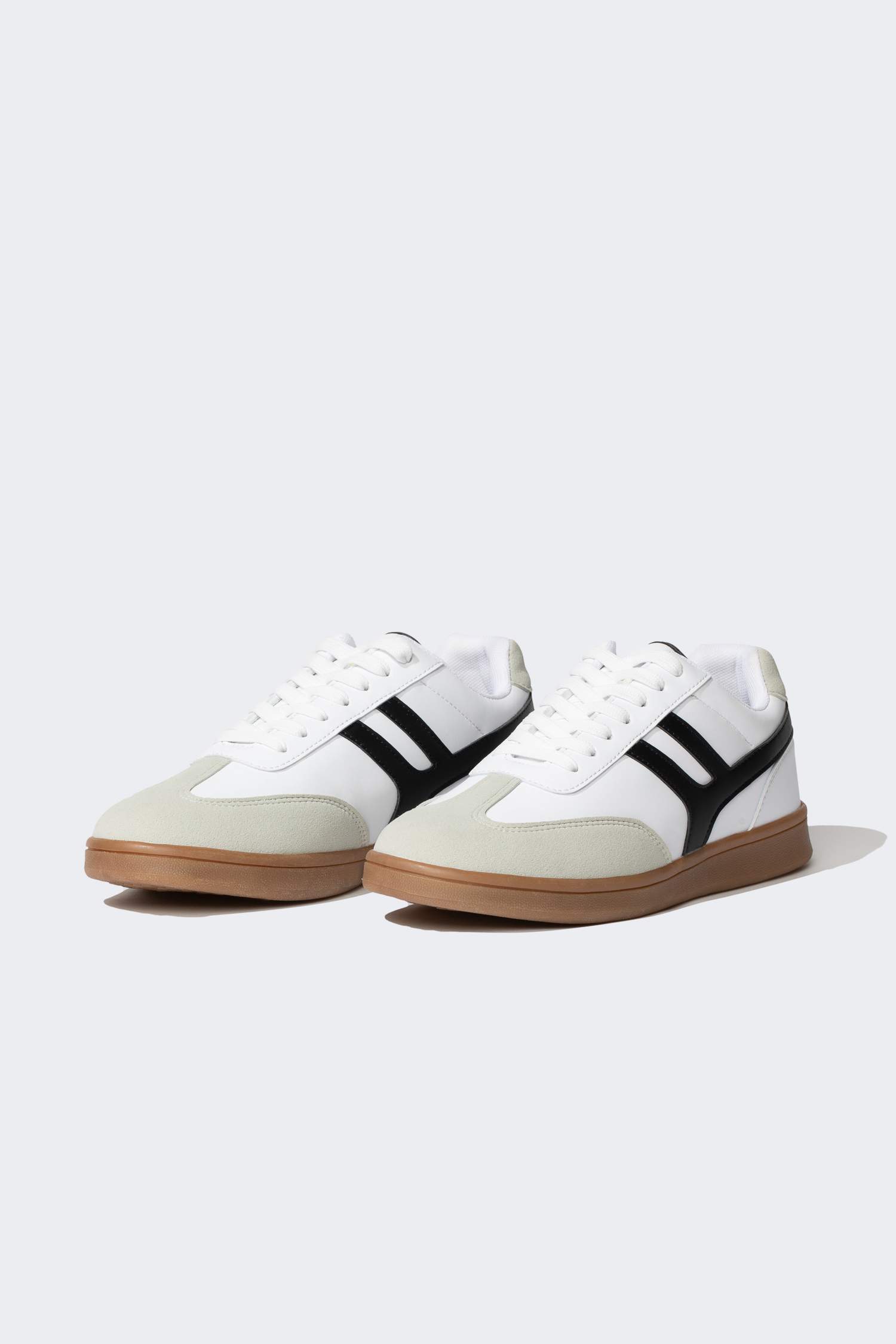 Man Flat Sole Faux Leather Sneakers