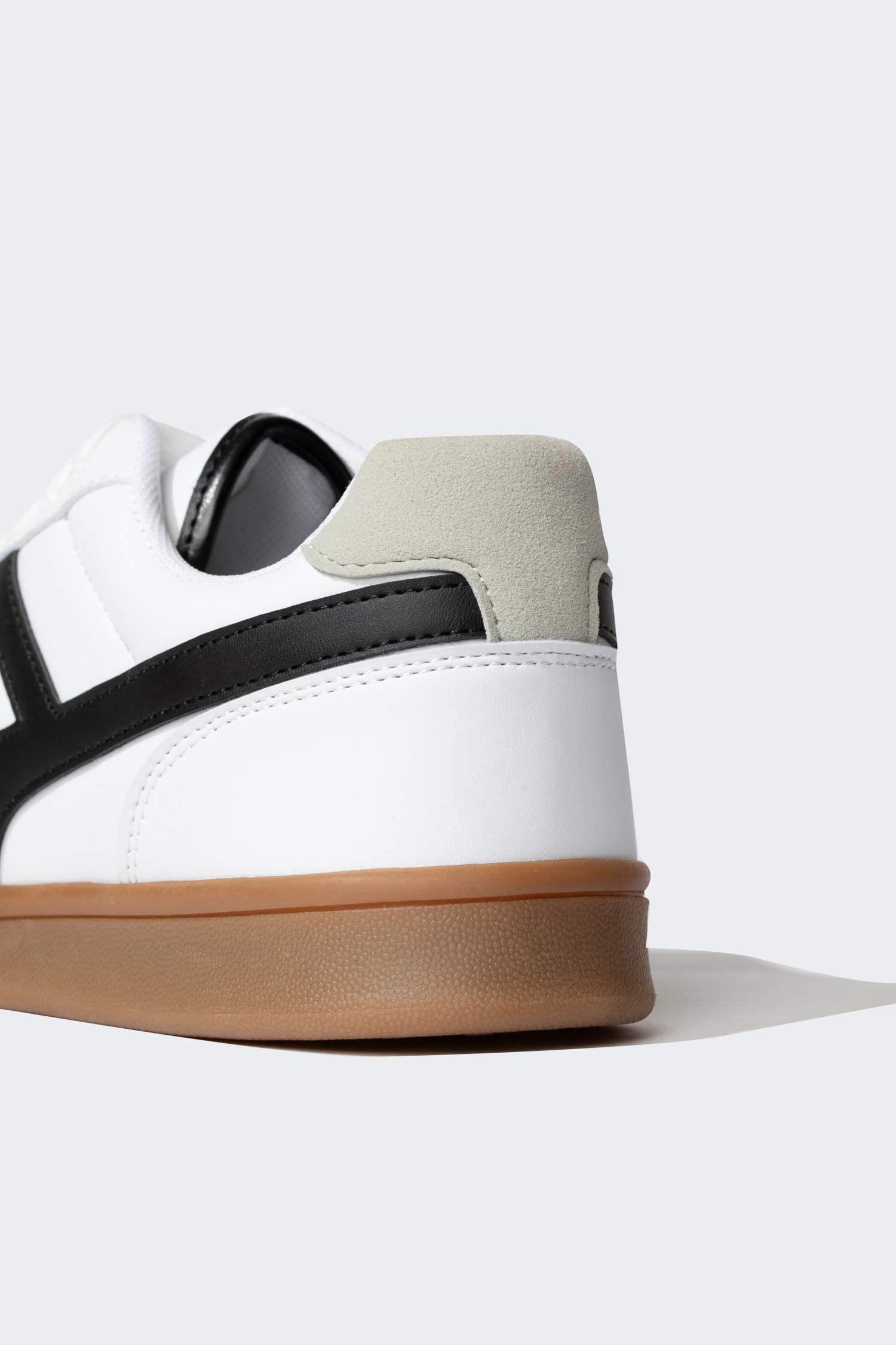 Man Flat Sole Faux Leather Sneakers