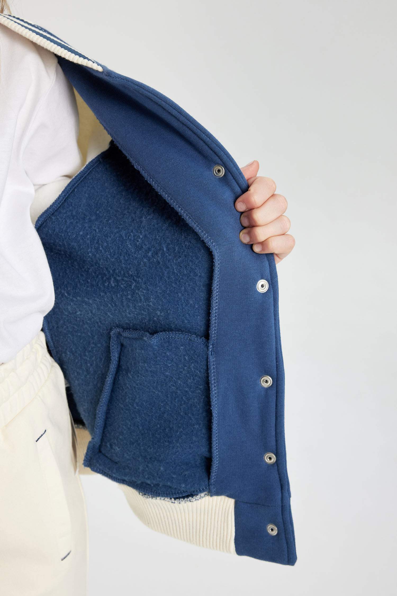 Кардиган с круглым вырезом из плотной ткани для девочек