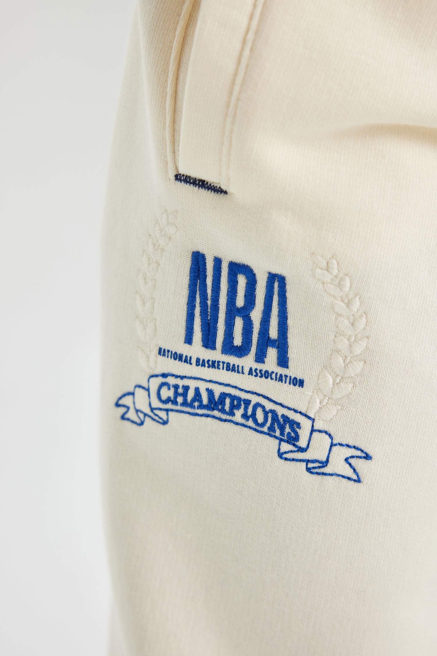Kız Çocuk NBA Wordmark Beli ve Paçası Lastikli Cepli Jogger Eşofman Altı