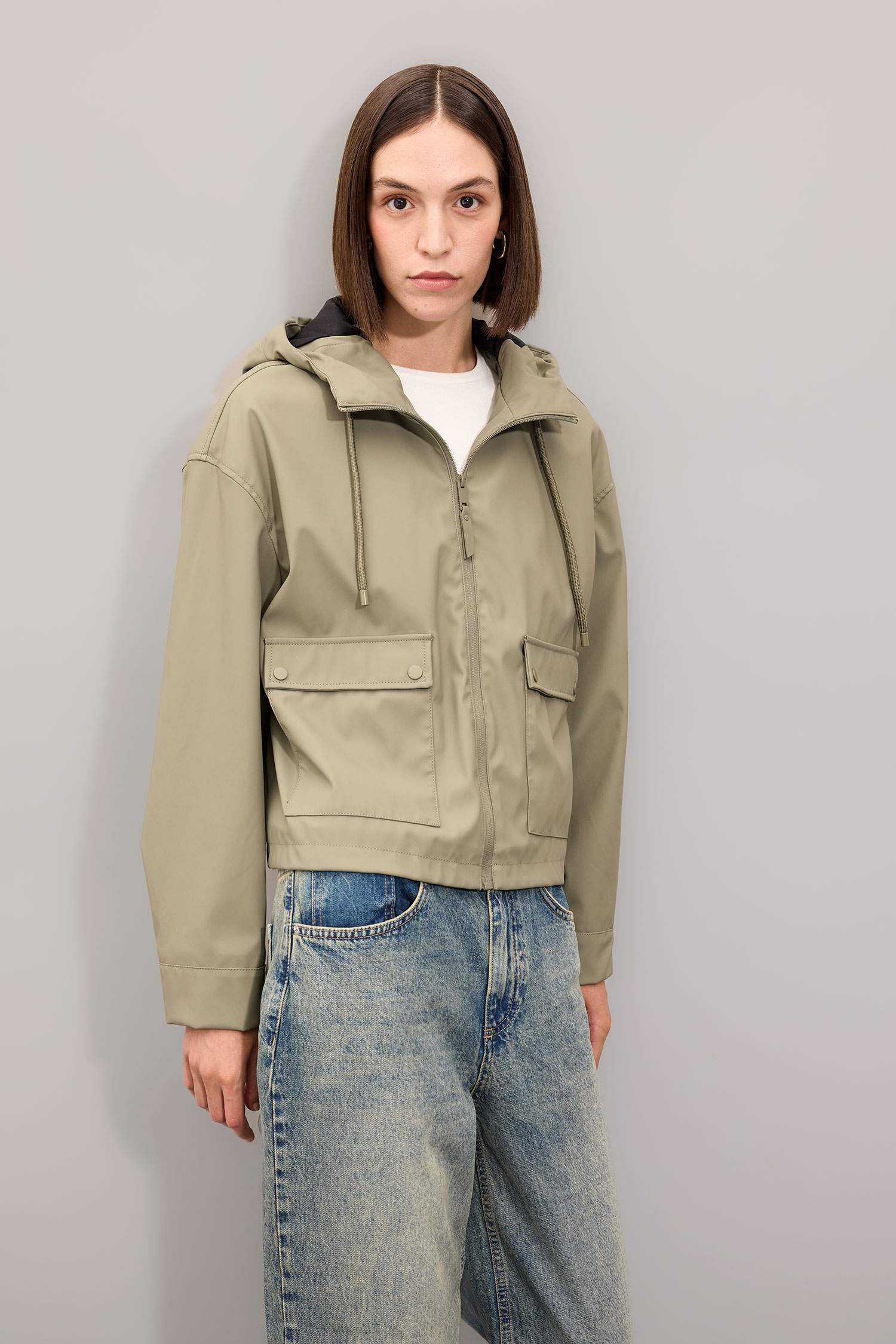 Su Geçirmez Kısa Yağmurluk Kapüşonlu Fermuarlı Cepli