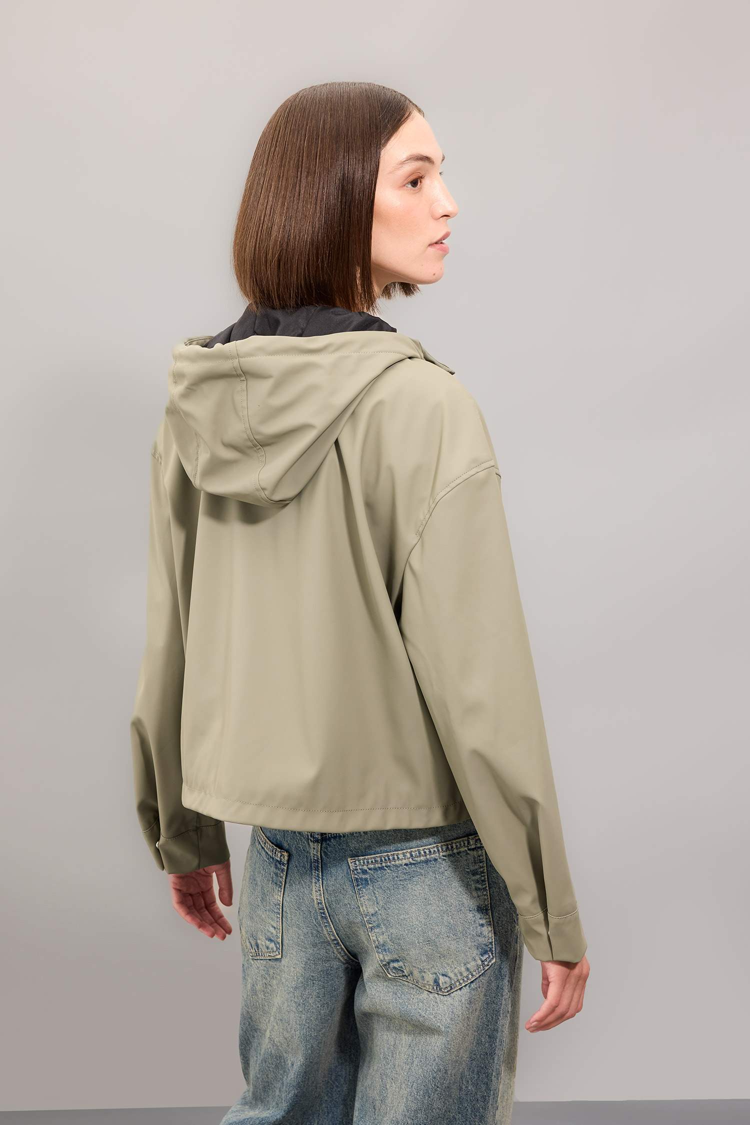 Su Geçirmez Kısa Yağmurluk Kapüşonlu Fermuarlı Cepli