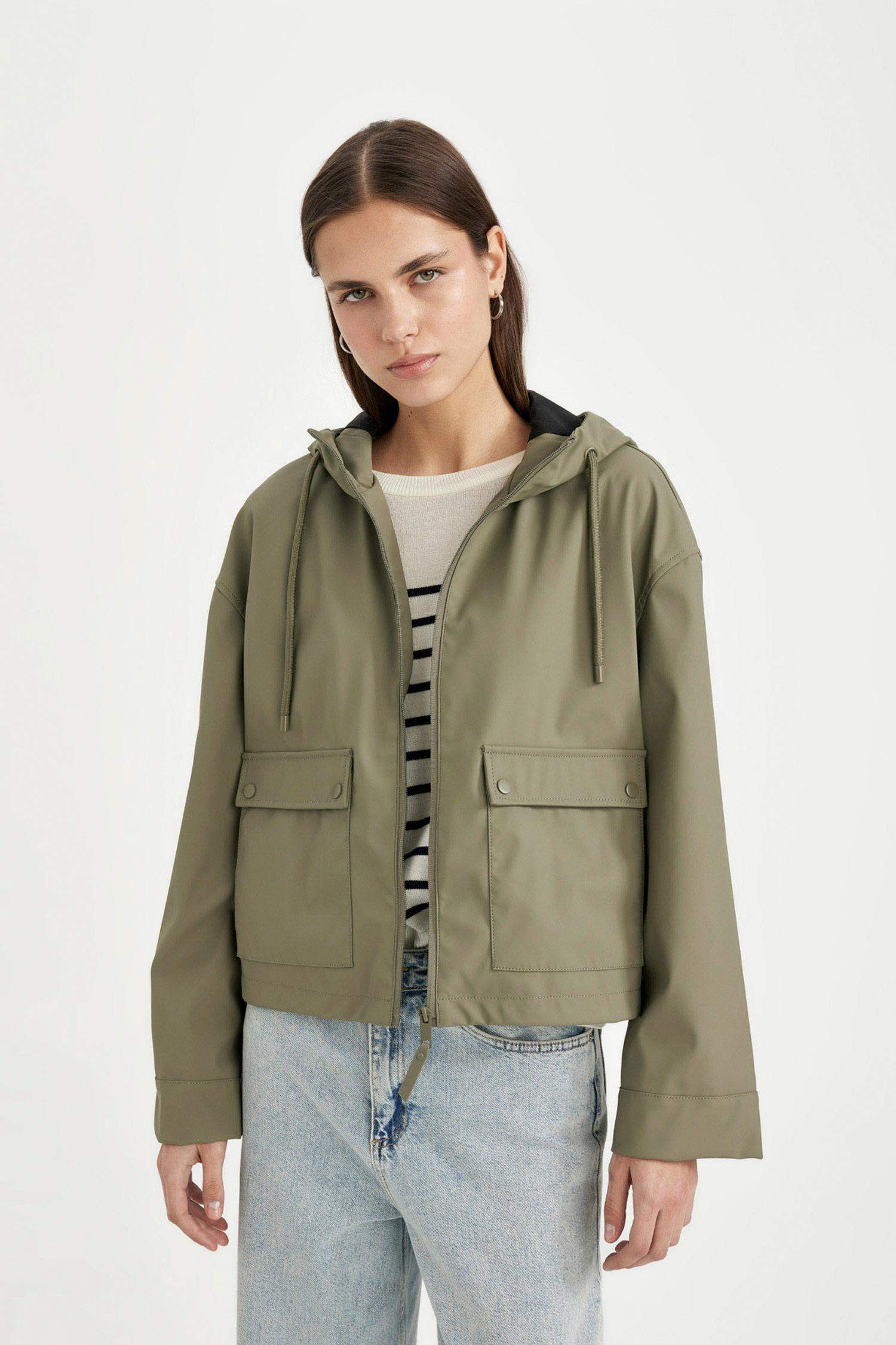 Su Geçirmez Kısa Yağmurluk Kapüşonlu Fermuarlı Cepli