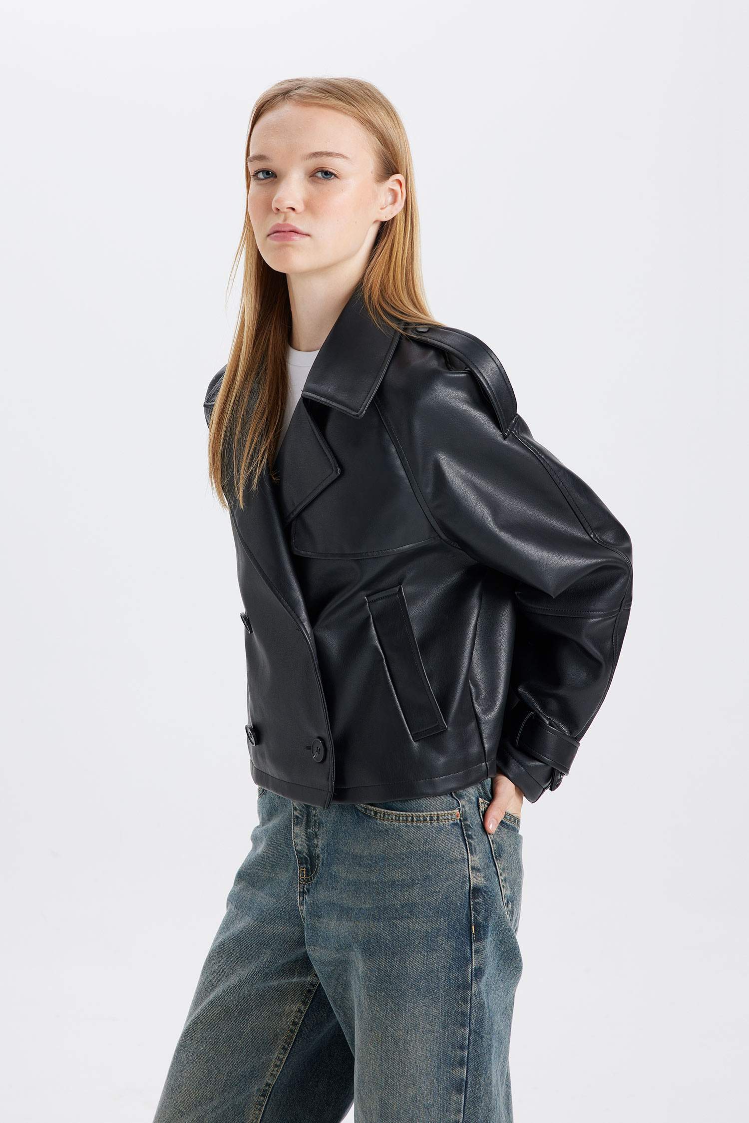 Su İtici Kısa Trençkot Kruvaze Yaka Düğmeli Suni Deri