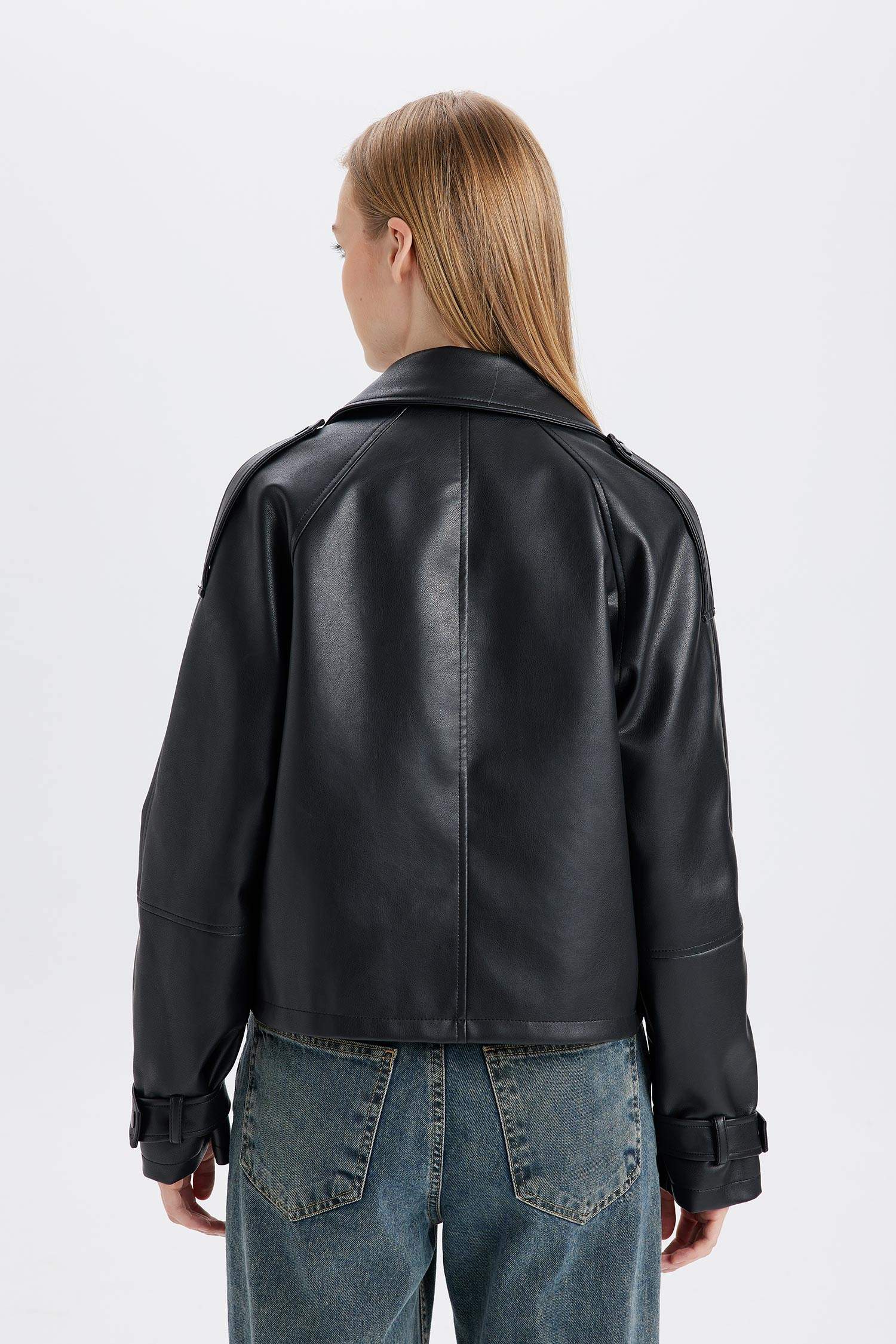 Su İtici Kısa Trençkot Kruvaze Yaka Düğmeli Suni Deri