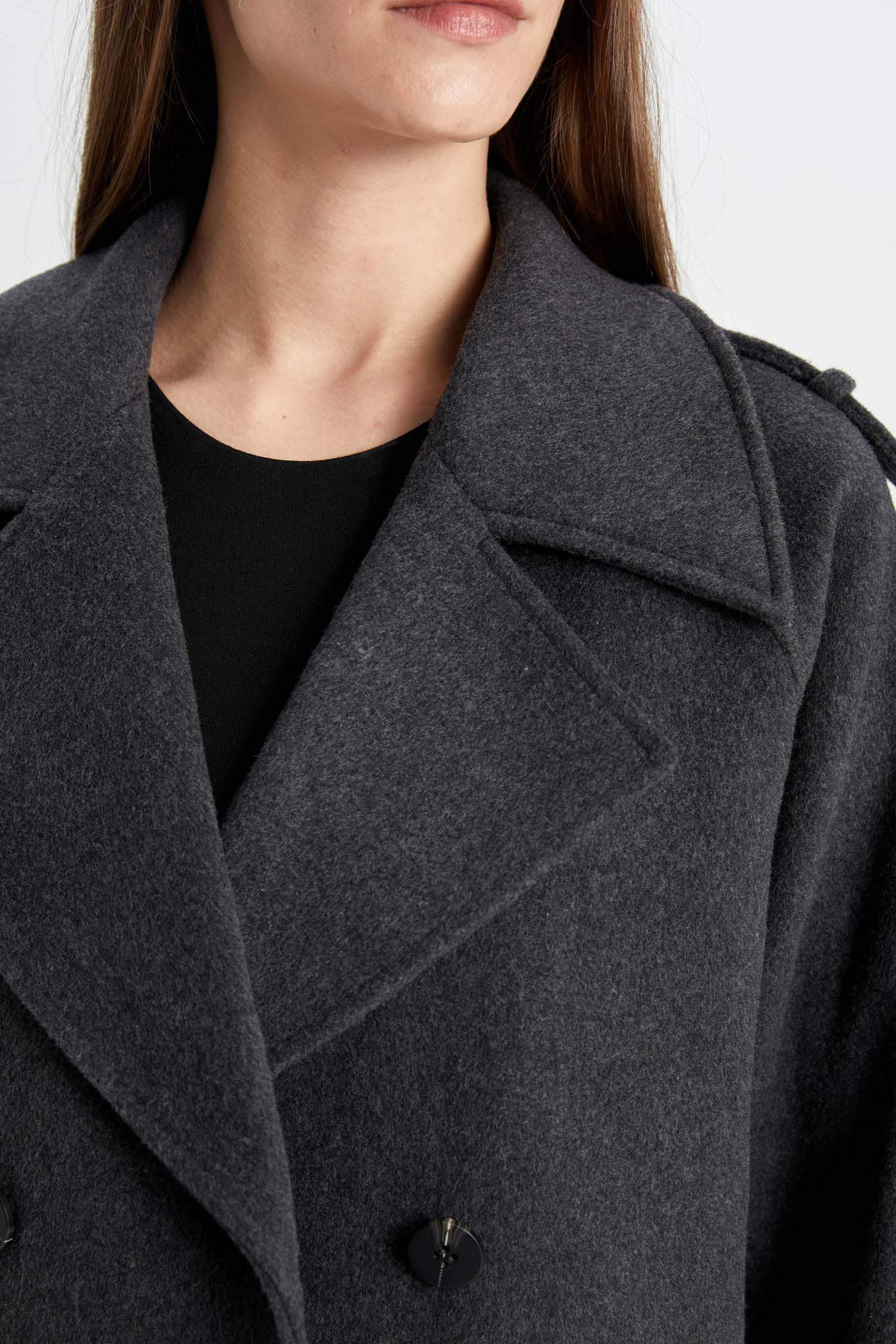 Manteau en cachemire imperméable à coupe régulière court et ceinturé