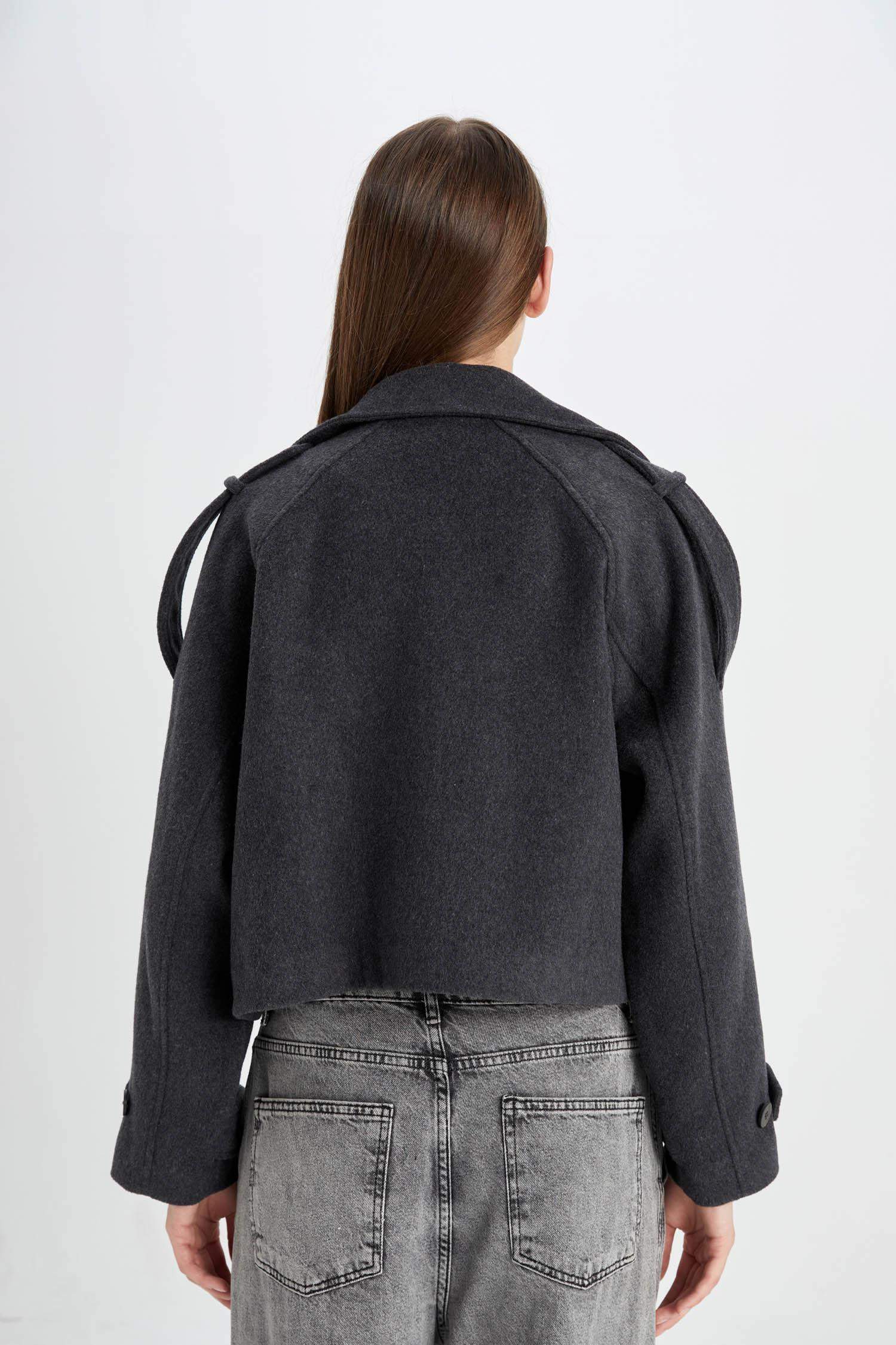 Manteau en cachemire imperméable à coupe régulière court et ceinturé