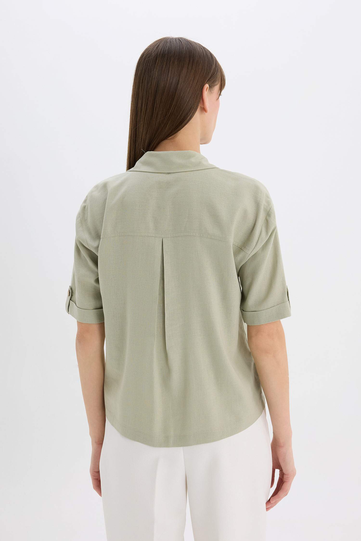 قميص نص كم أوفر سايز برقبة قميص من مزيج الكتان