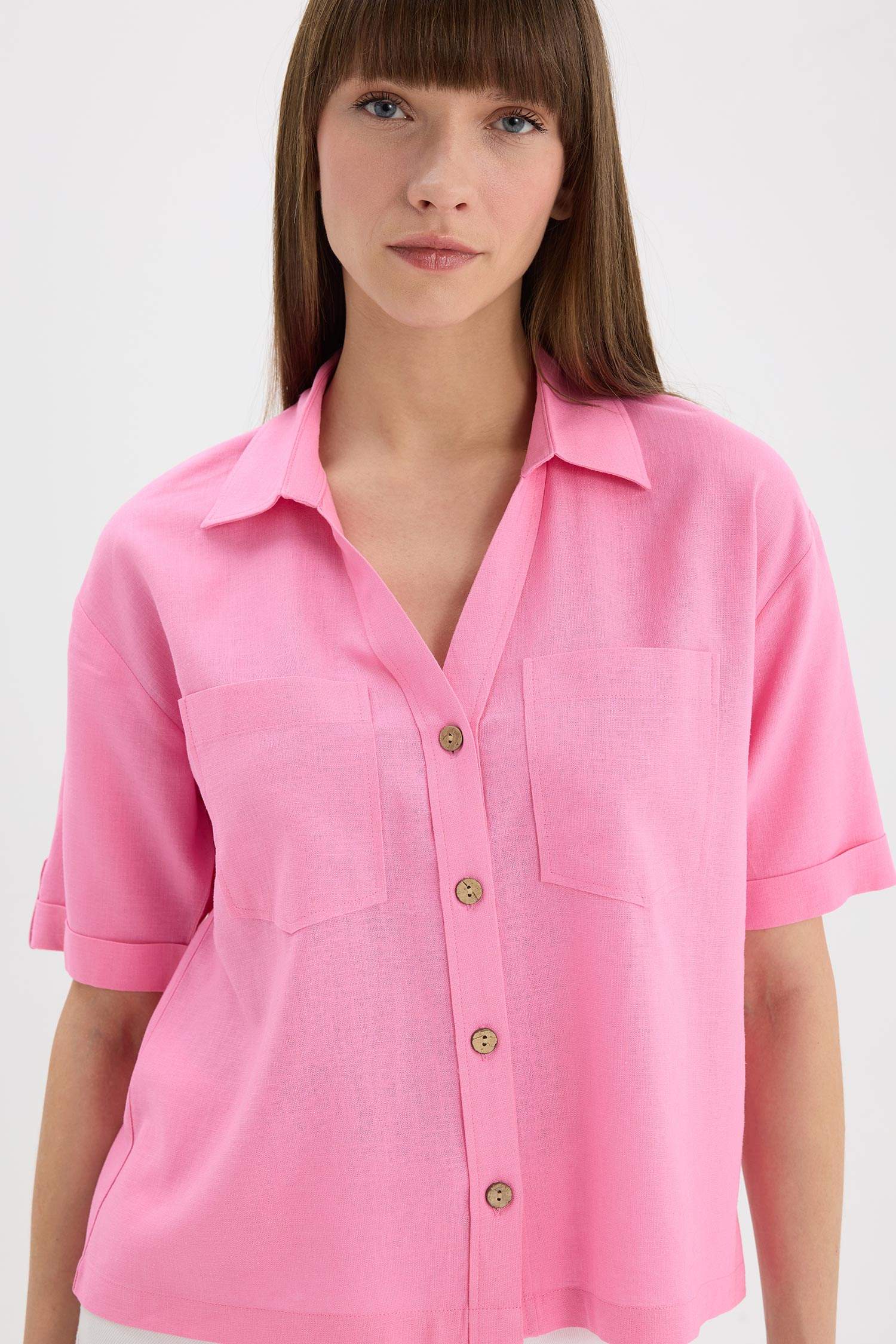 قميص نص كم أوفر سايز برقبة قميص من كتان