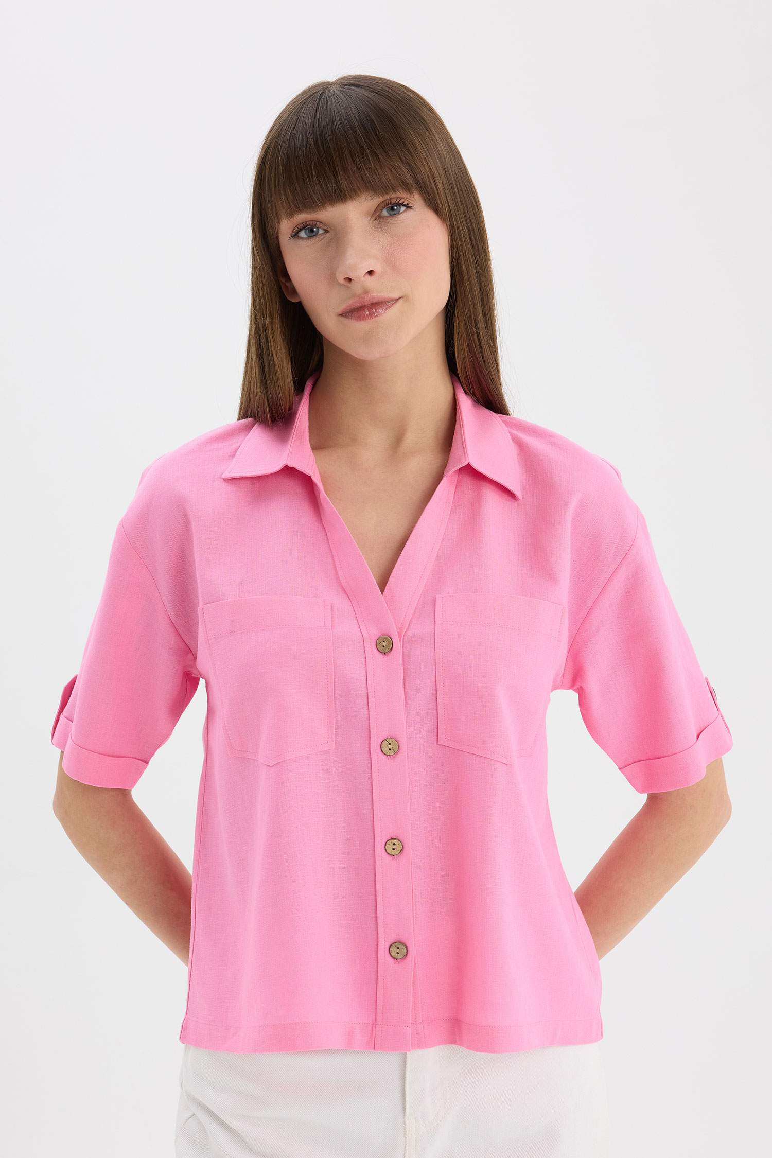 قميص نص كم أوفر سايز برقبة قميص من كتان