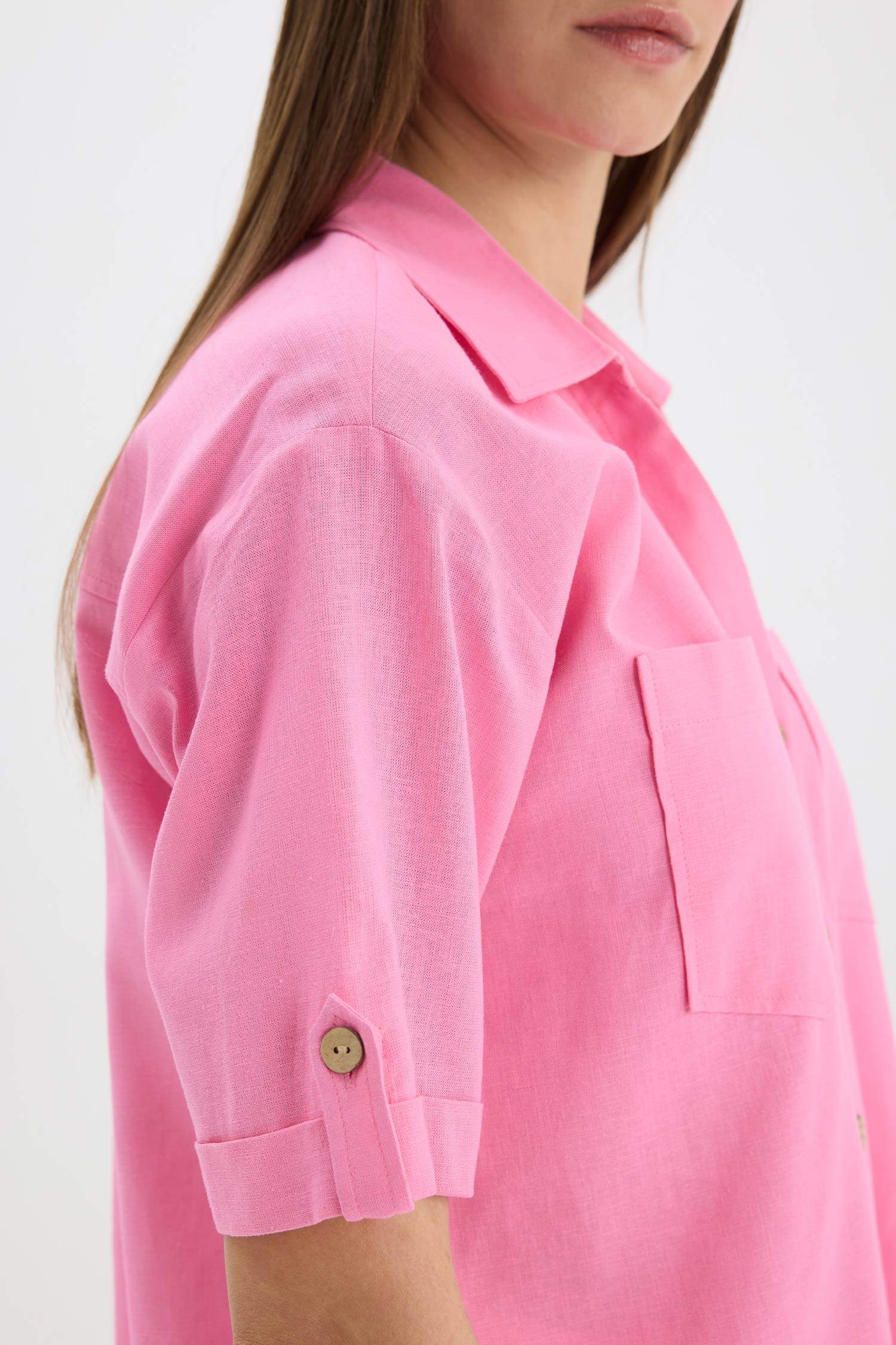 قميص نص كم أوفر سايز برقبة قميص من كتان