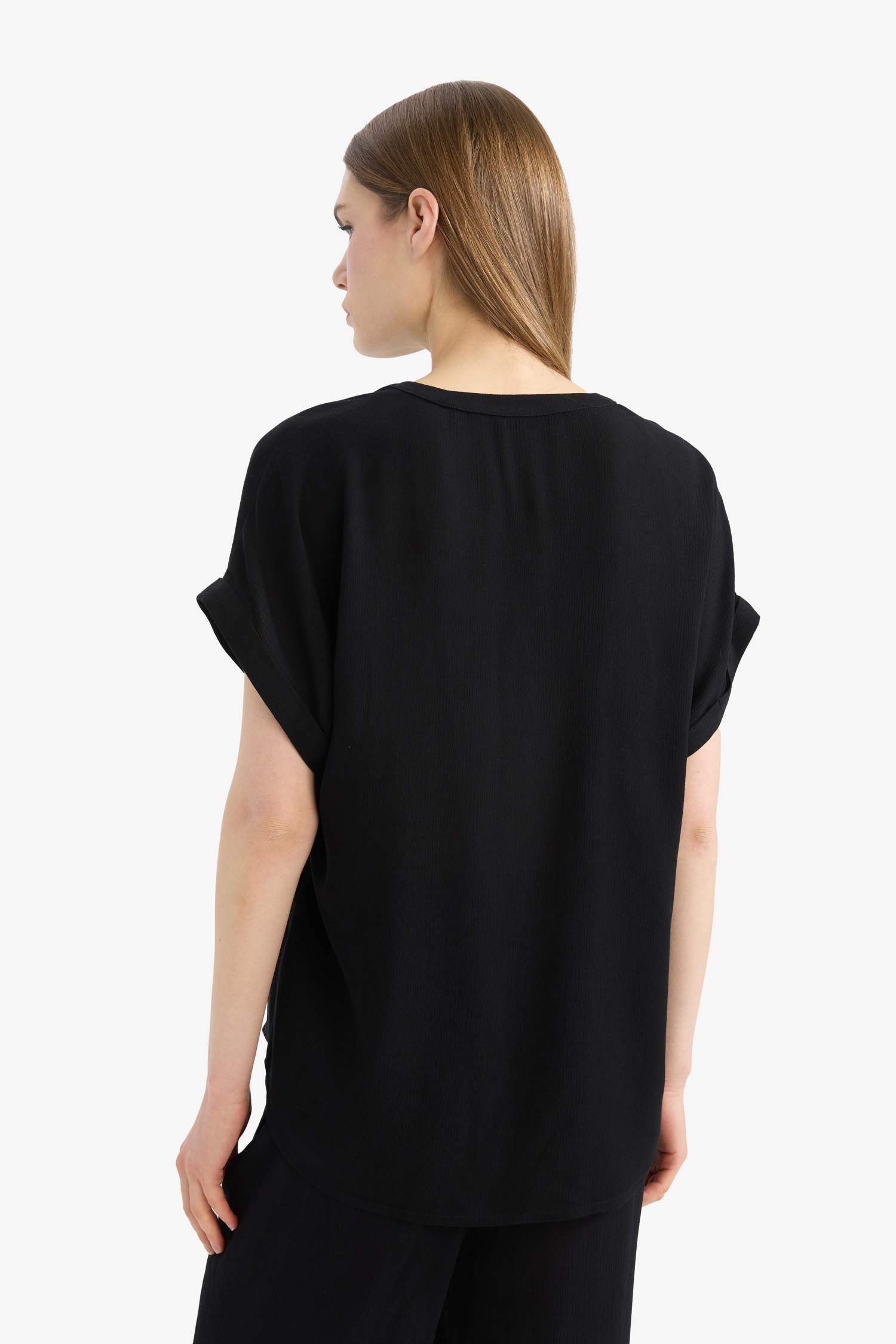 Regular Fit Apaş Yaka Basic Düz Krinkıl Kumaş Kısa Kollu Bluz