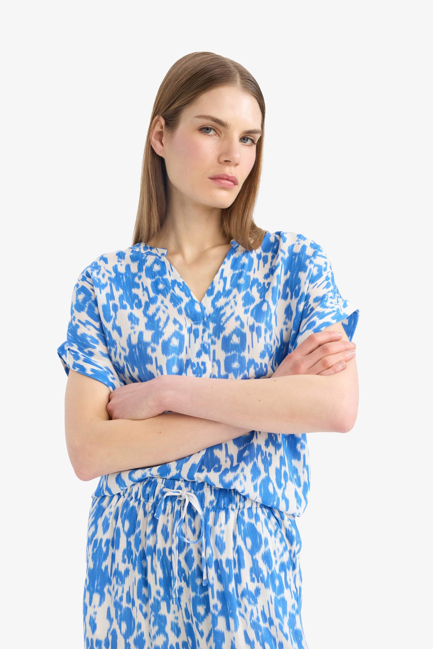 қалыпты пішім басып шығарылған с мойын Қысқа жеңді Блуза