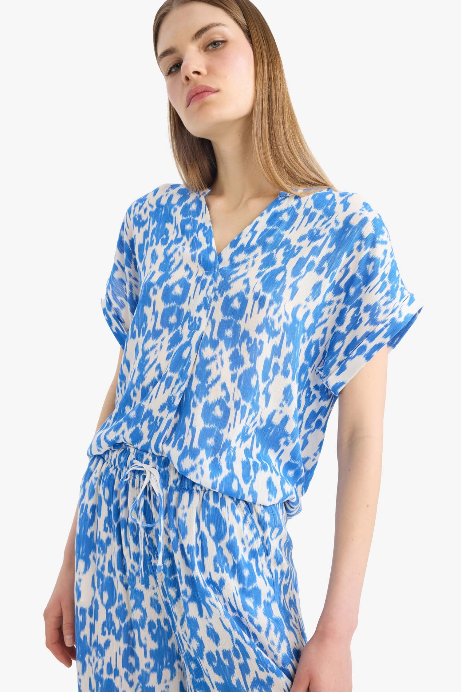 қалыпты пішім басып шығарылған с мойын Қысқа жеңді Блуза