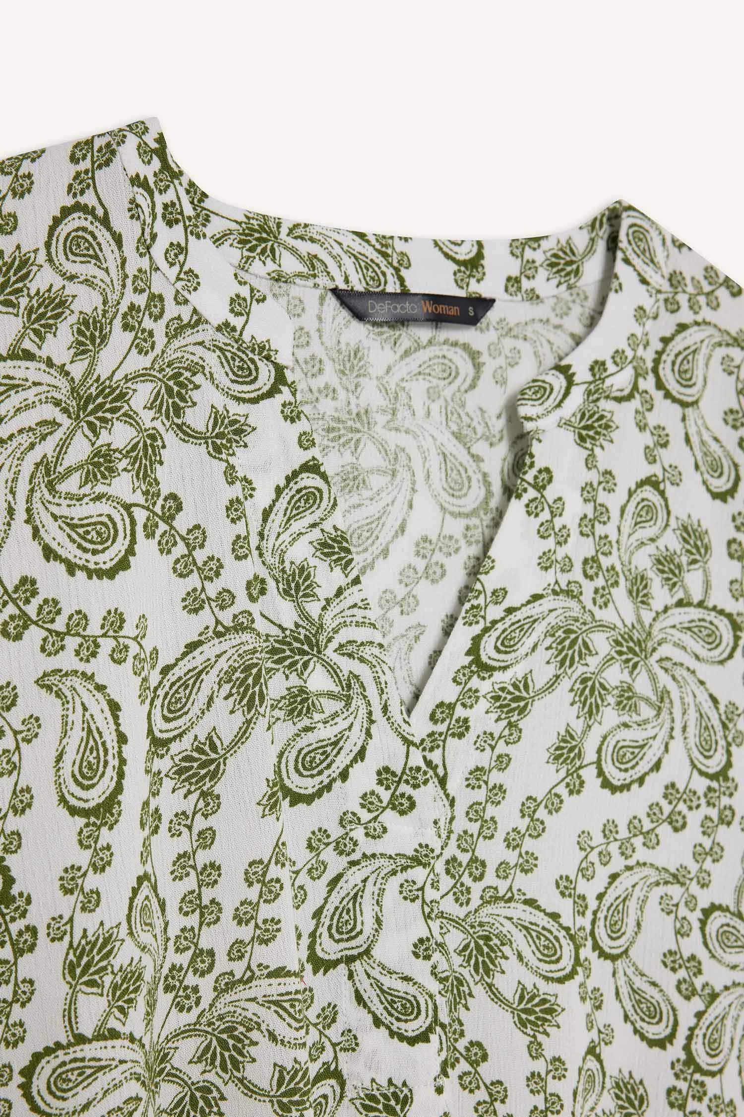 қалыпты пішім басып шығарылған с мойын Қысқа жеңді Блуза