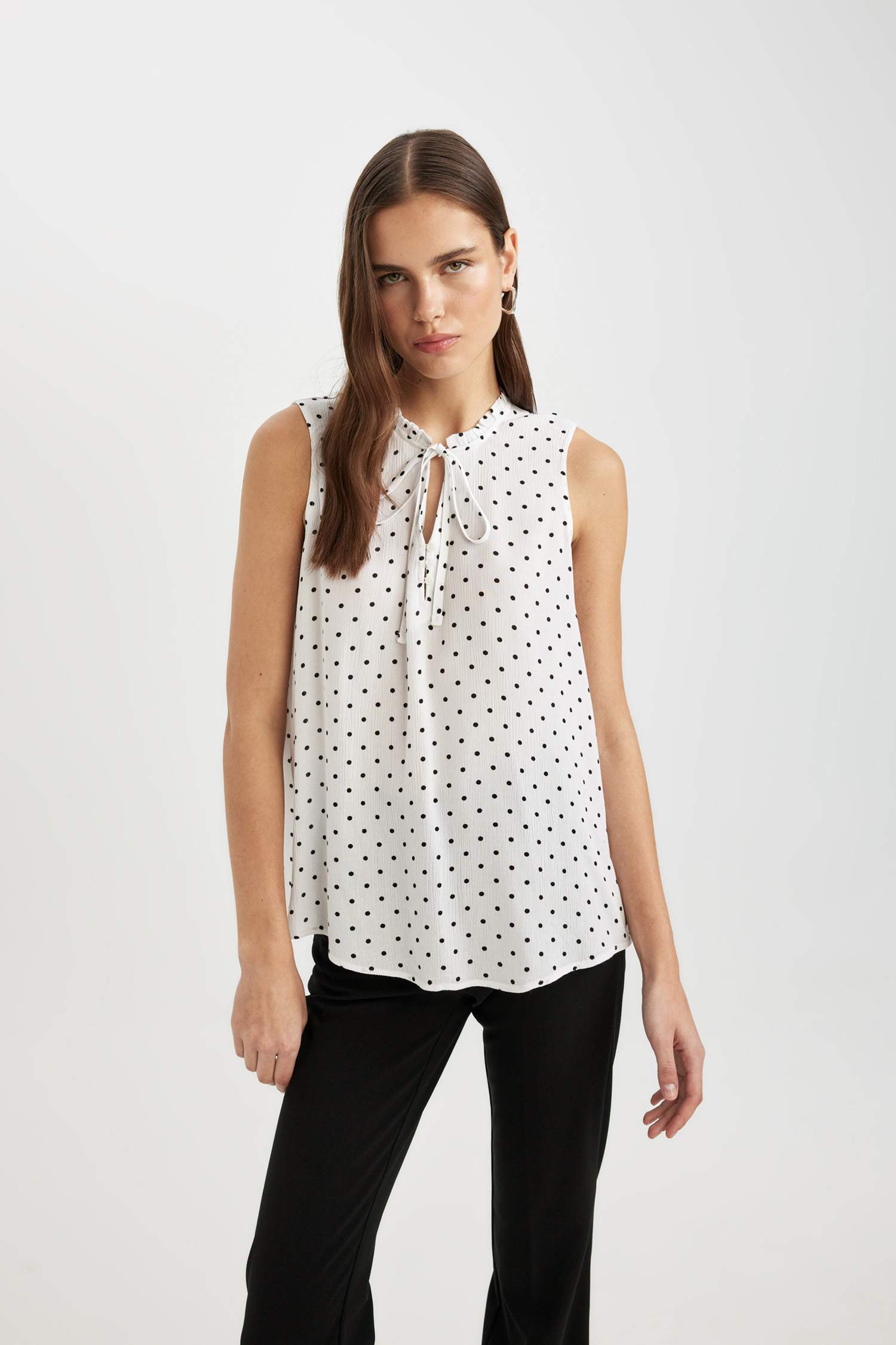 Blouse coupe régulière Sans Manches en Tissu Froissé Col Chemise