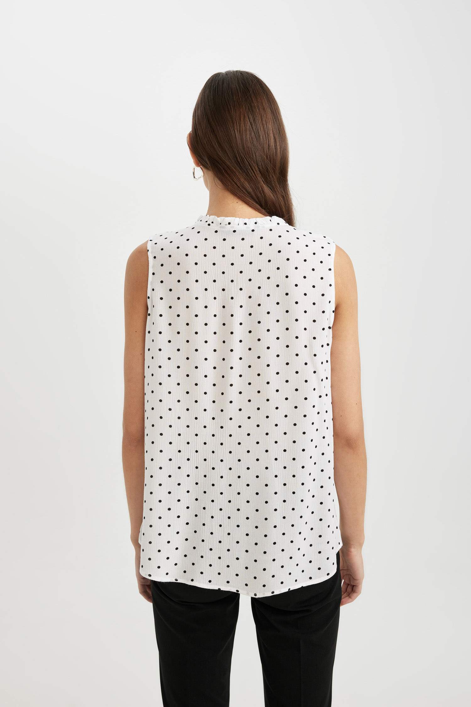 Blouse coupe régulière Sans Manches en Tissu Froissé Col Chemise