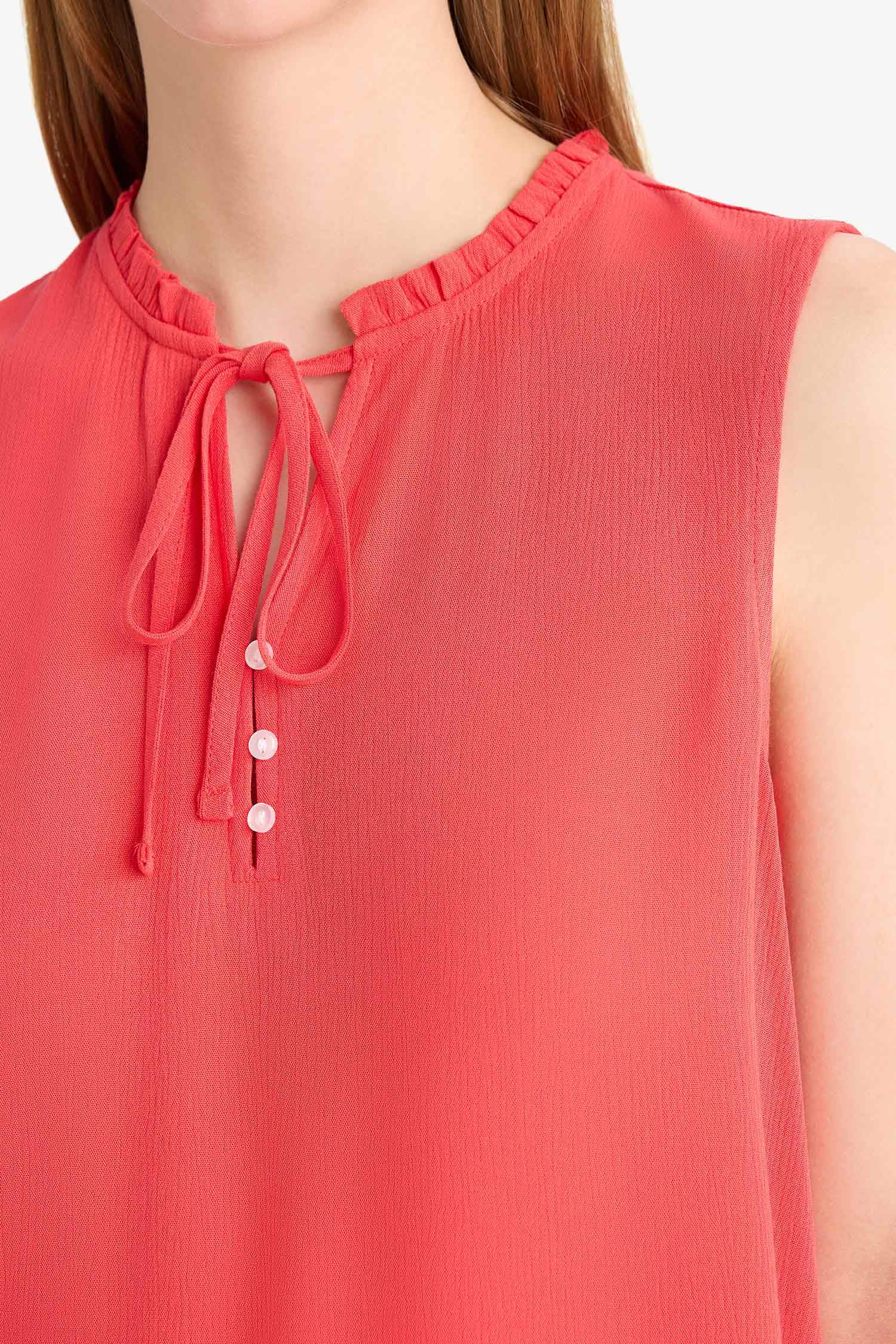 Regular Fit Bisiklet Yaka Krinkıl Kumaş Kolsuz Bluz