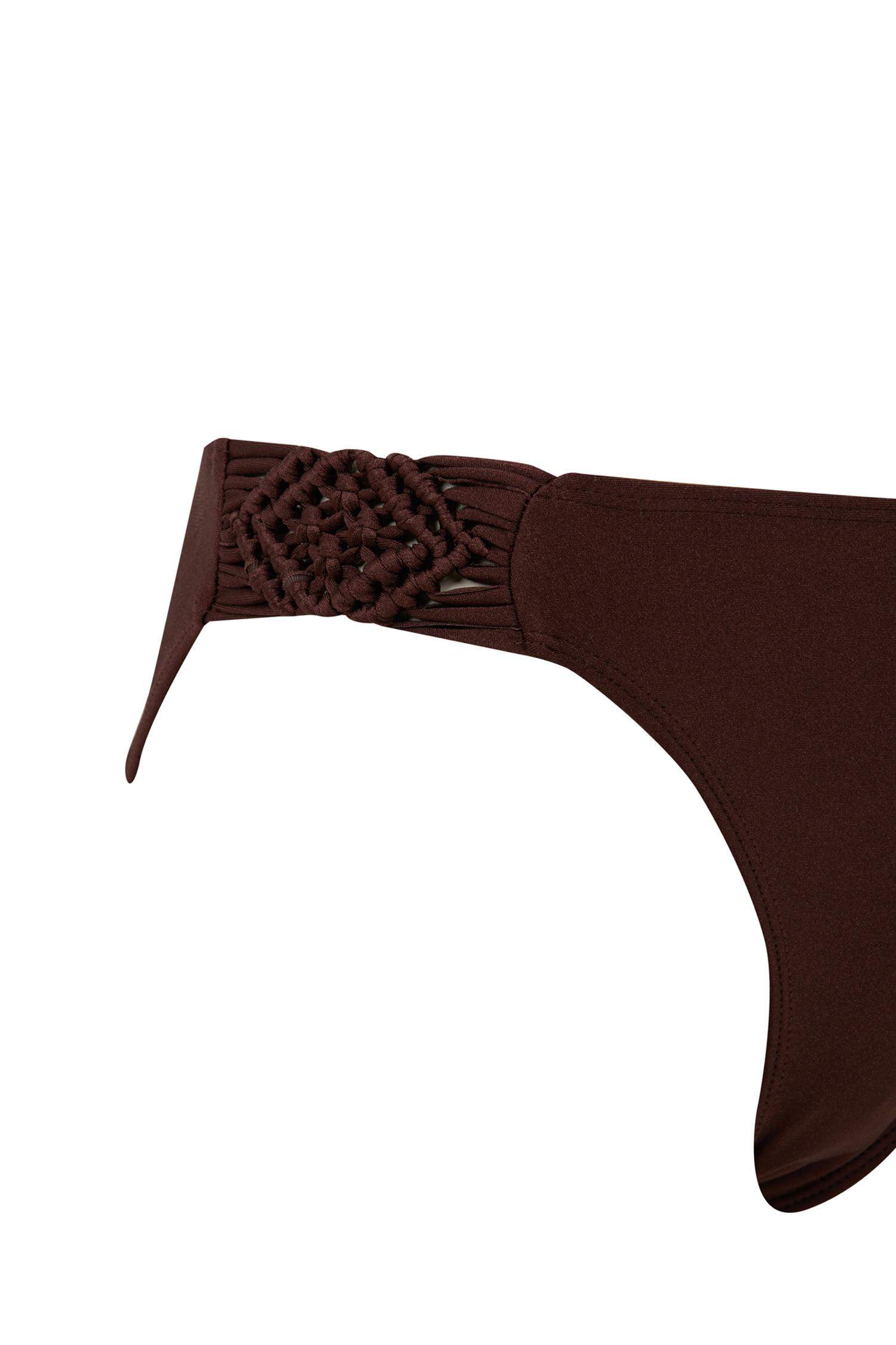 كلوت بكيني قصة عادية من Fall In Love