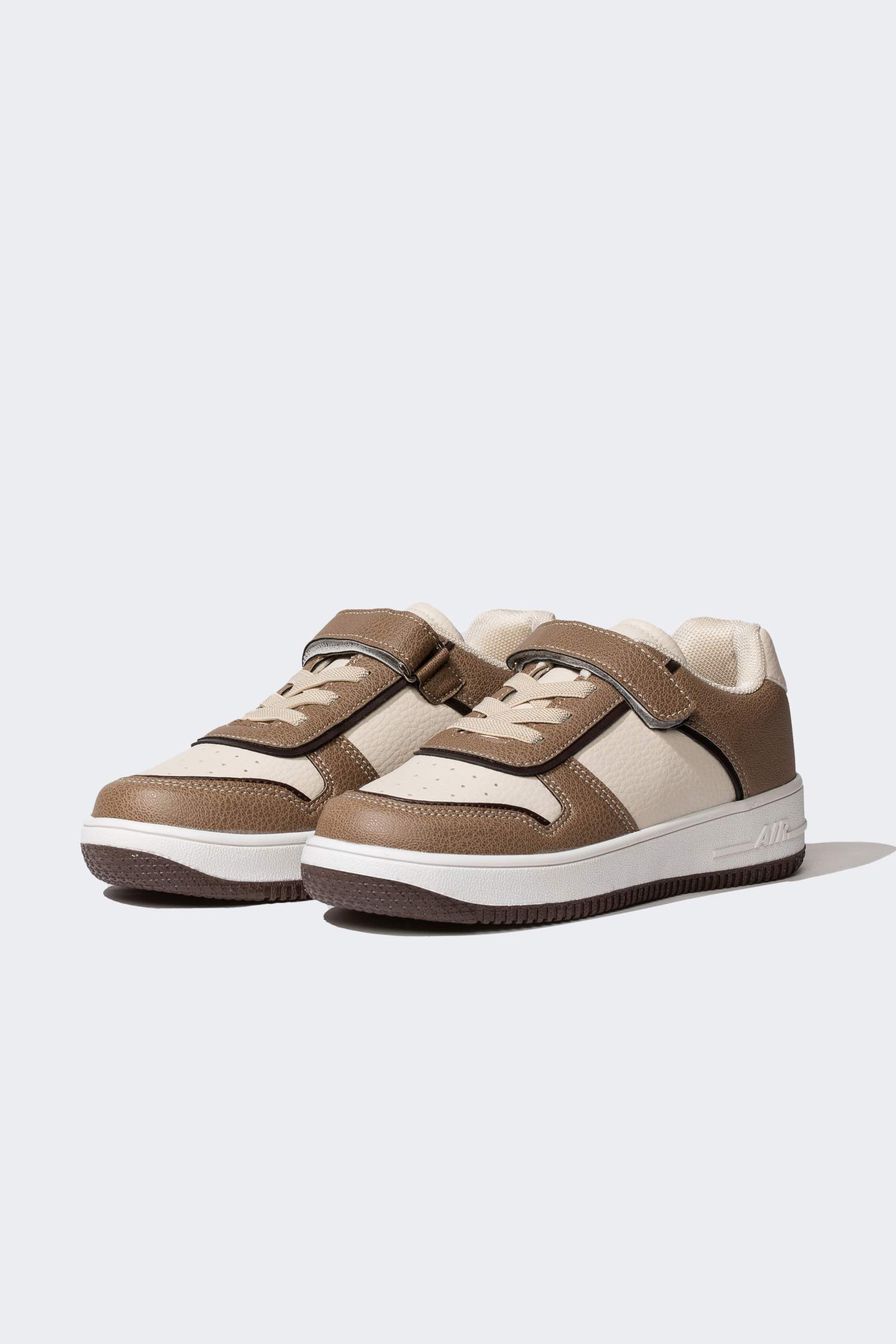 سنيكرز بناتي جلد صناعي بني بكعب عالي