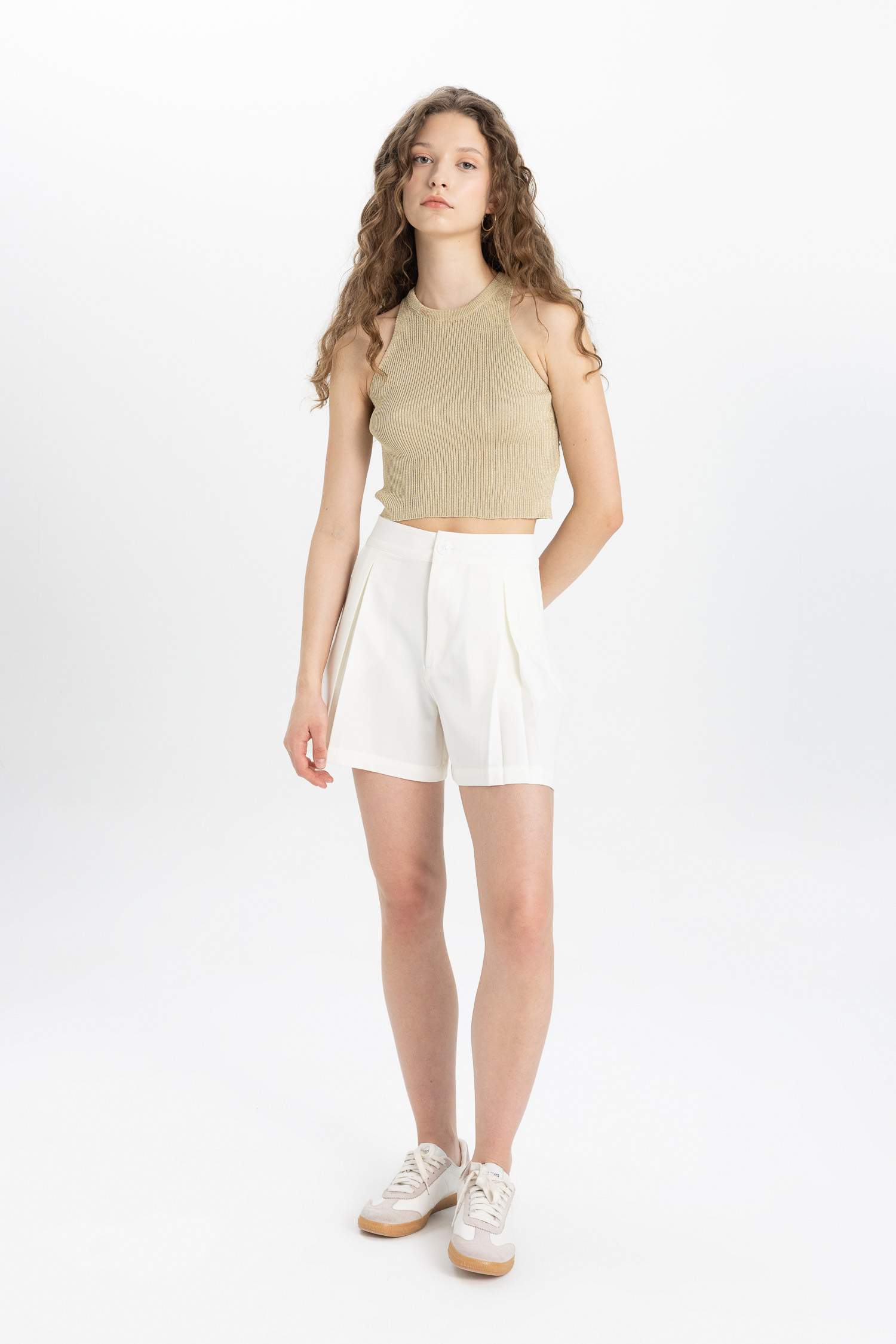 Short taille haute à coupe régulière