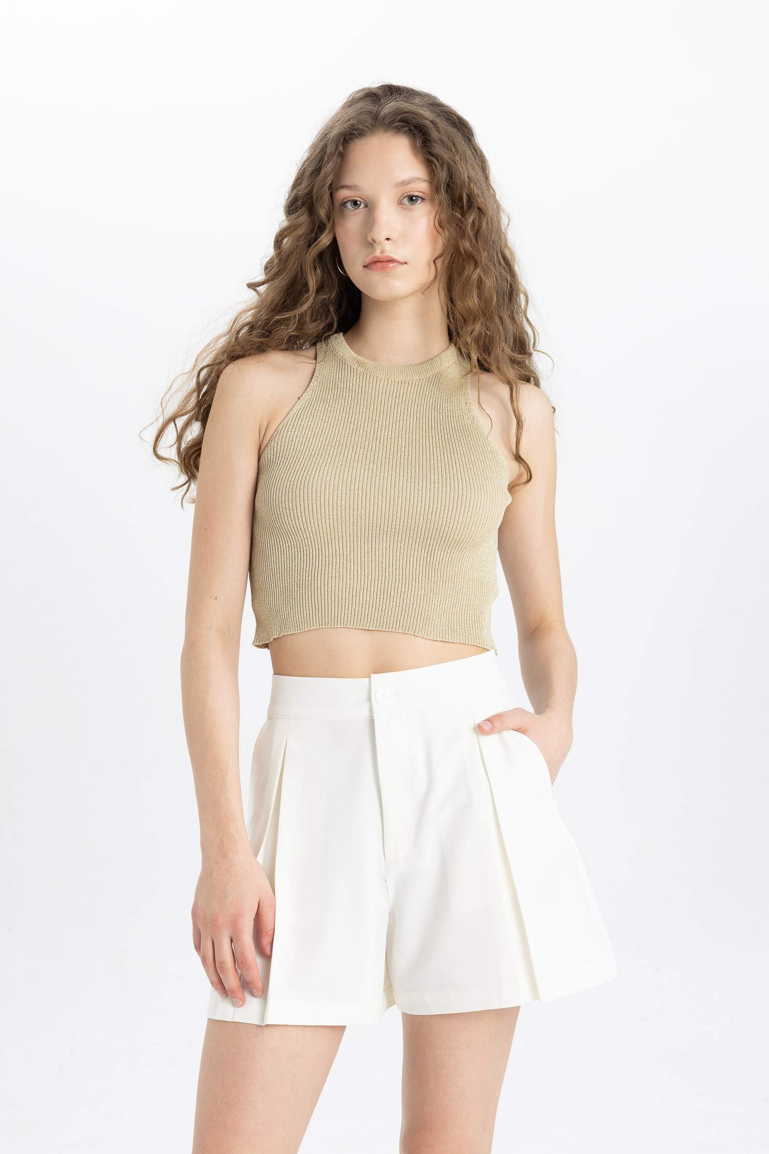 Short taille haute à coupe régulière