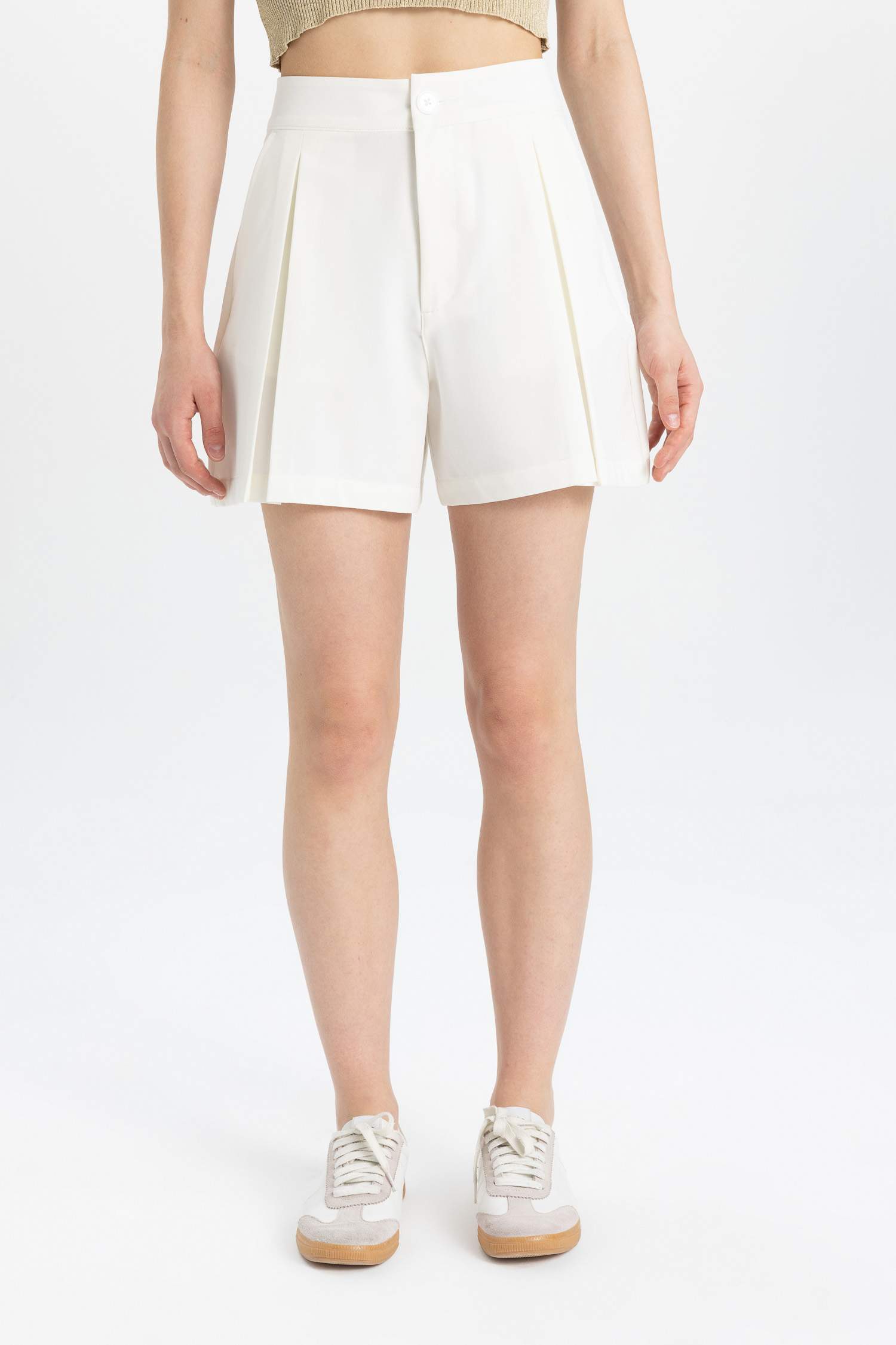 Short taille haute à coupe régulière