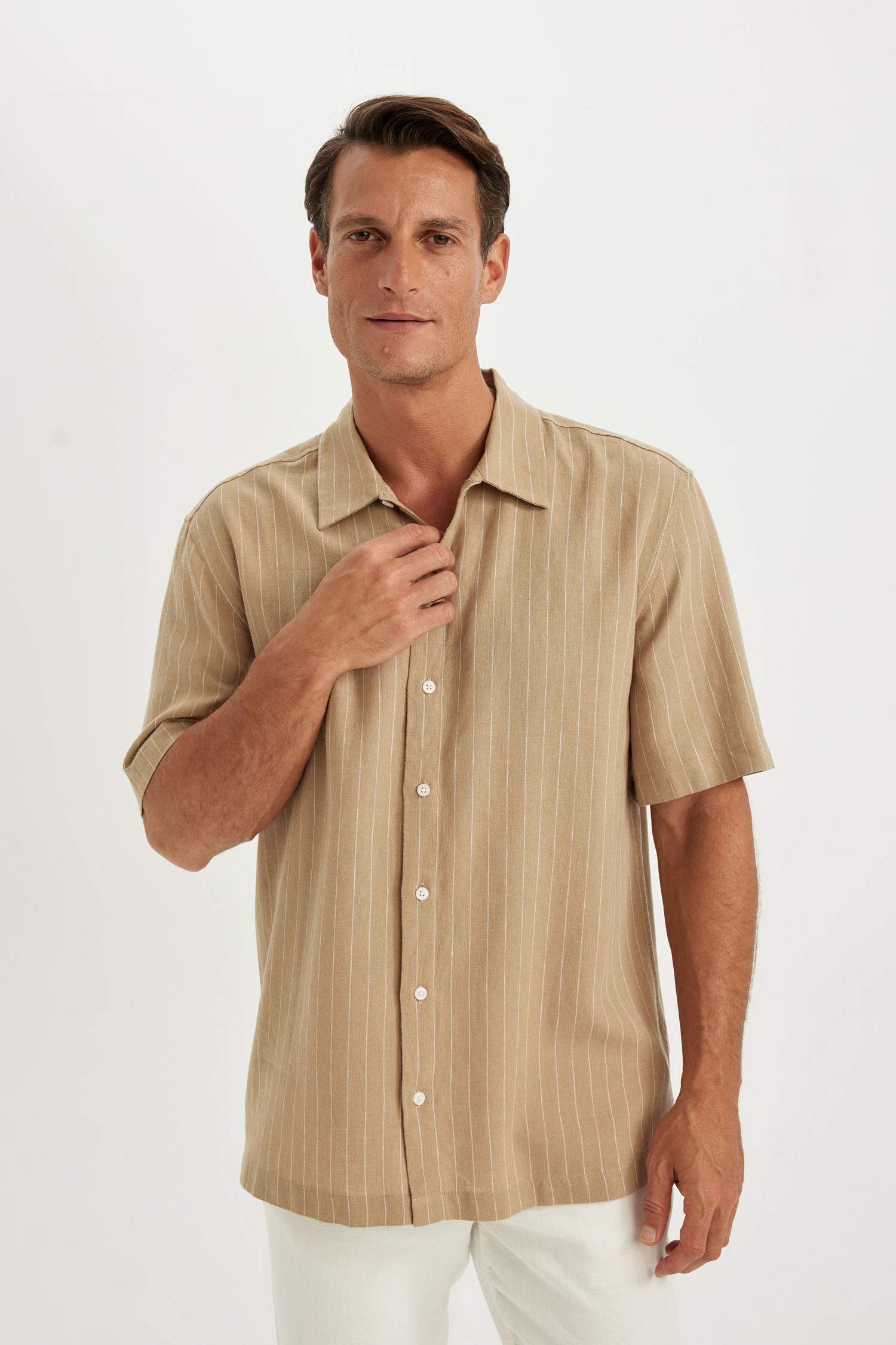 قميص بولو كتان مخطط قصة مريحة