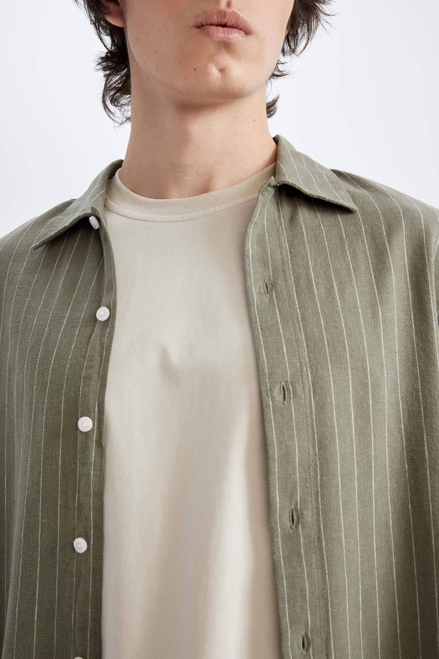 قميص بولو كتان مخطط قصة مريحة