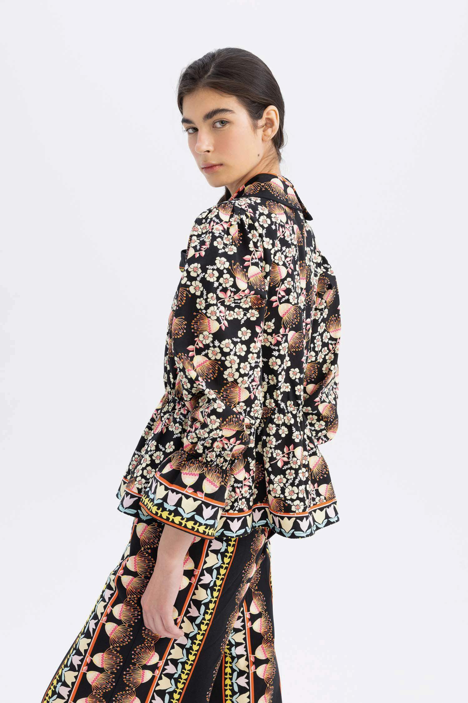 Lug Von Siga x DeFacto Oversize Desenli V Yaka Poplin Uzun Kollu Bluz