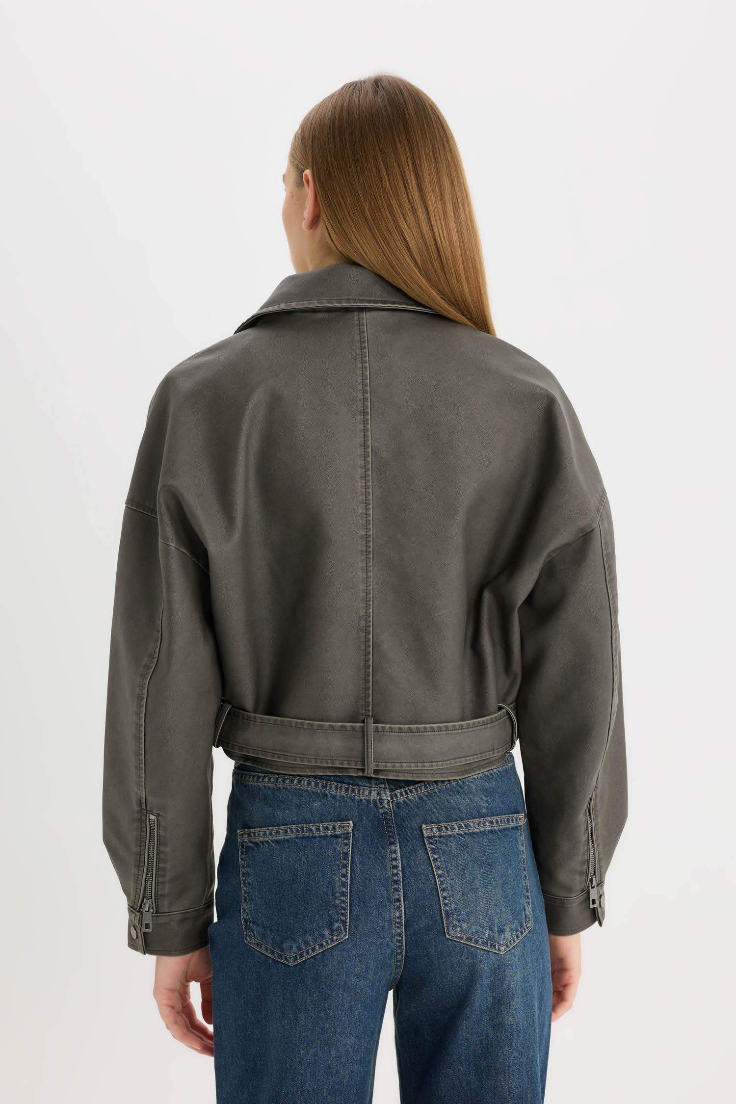 Su Geçirmez Kruvaze Yaka Fermuarlı Cepli Kemerli Eskitme Mevsimlik Suni Deri Ceket Mont