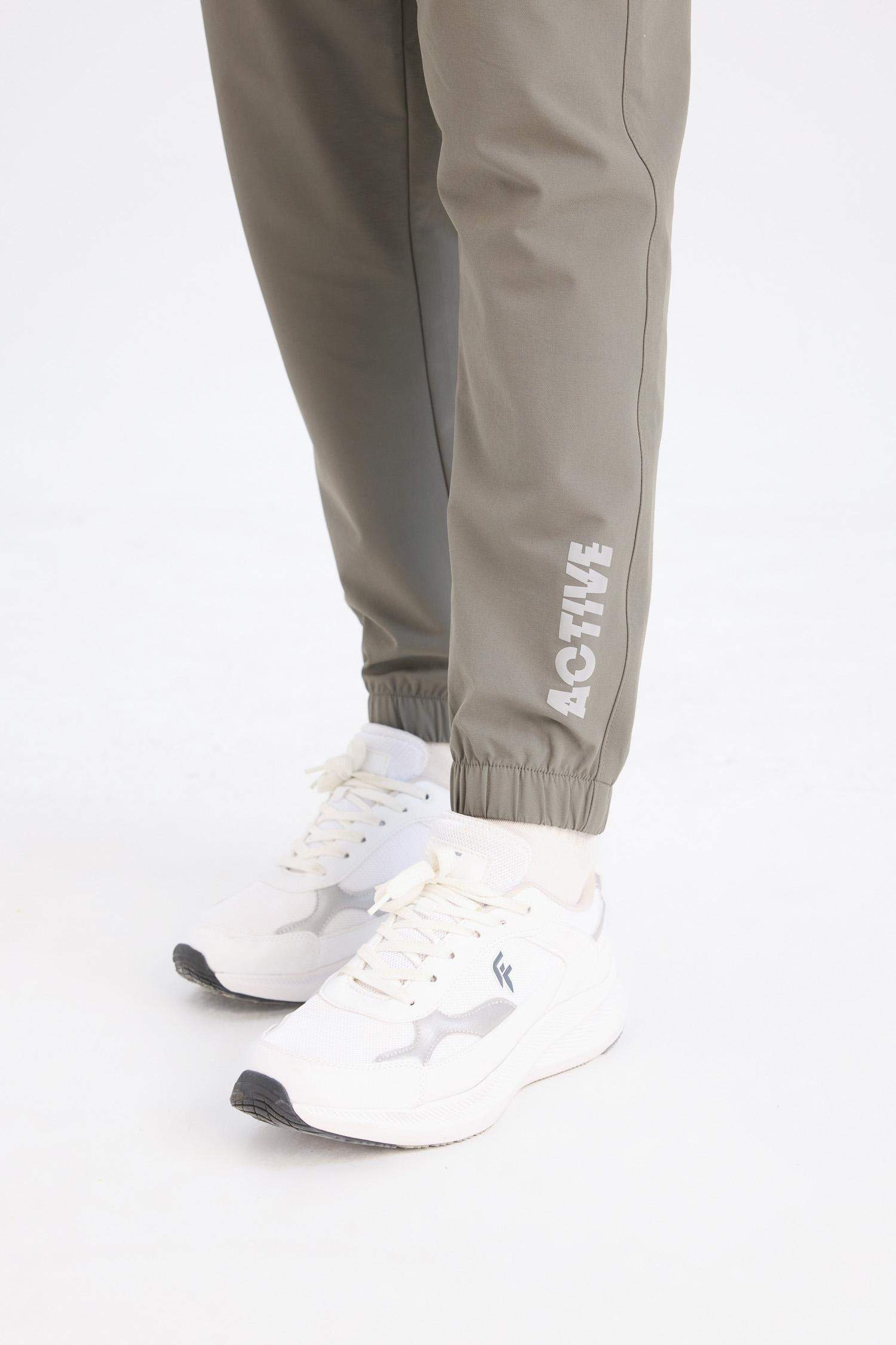 بنطلون سويت بانتس جوجر منسوج سليم فيت من DeFactoFit