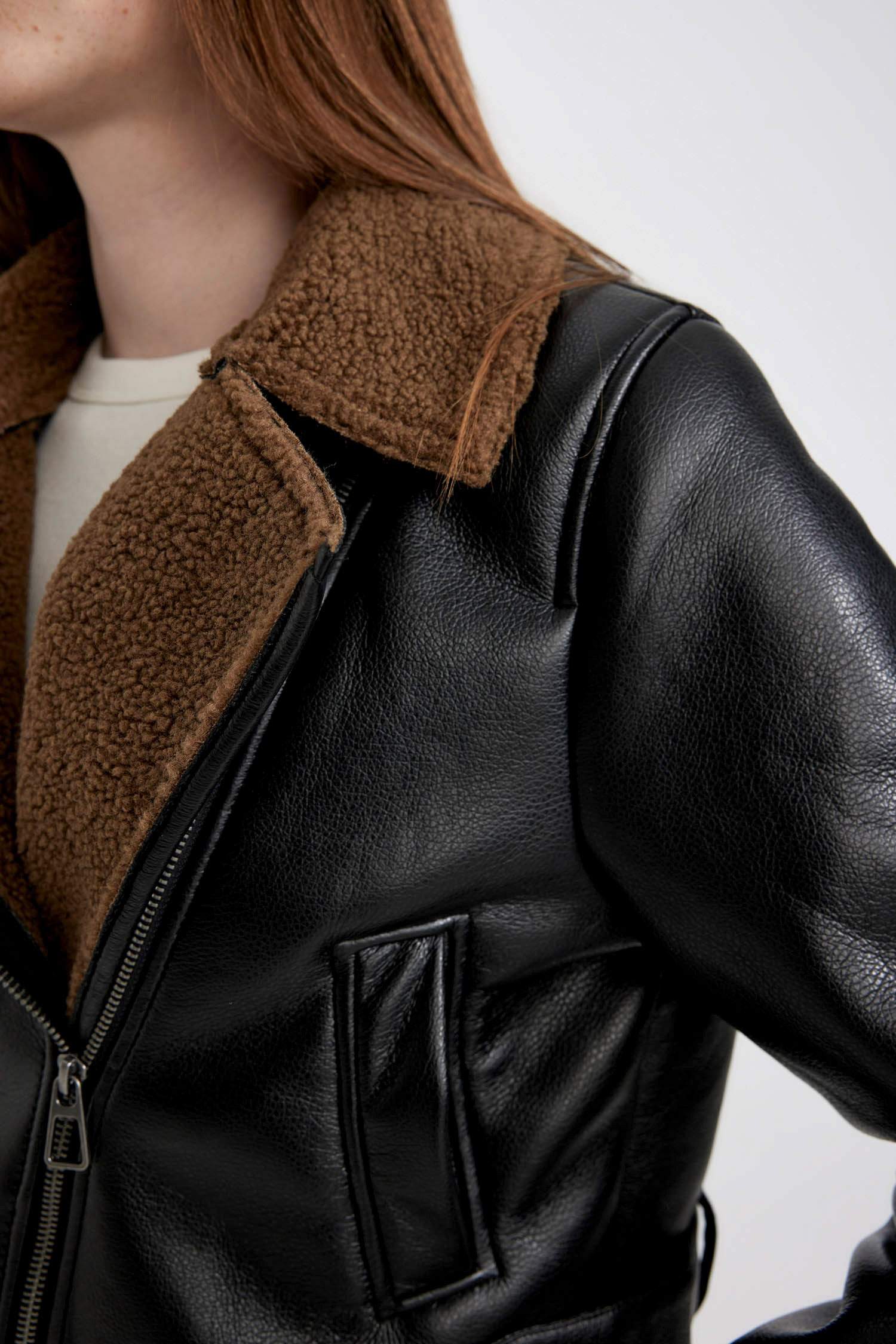 Su Geçirmez Regular Kalıp Fermuarlı İçi Suni Kürklü Kısa Suni Deri Mont