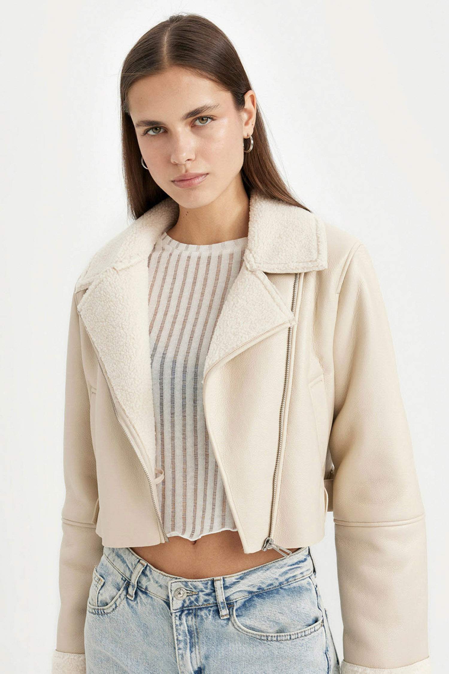 Su Geçirmez Regular Kalıp Fermuarlı İçi Suni Kürklü Kısa Suni Deri Mont