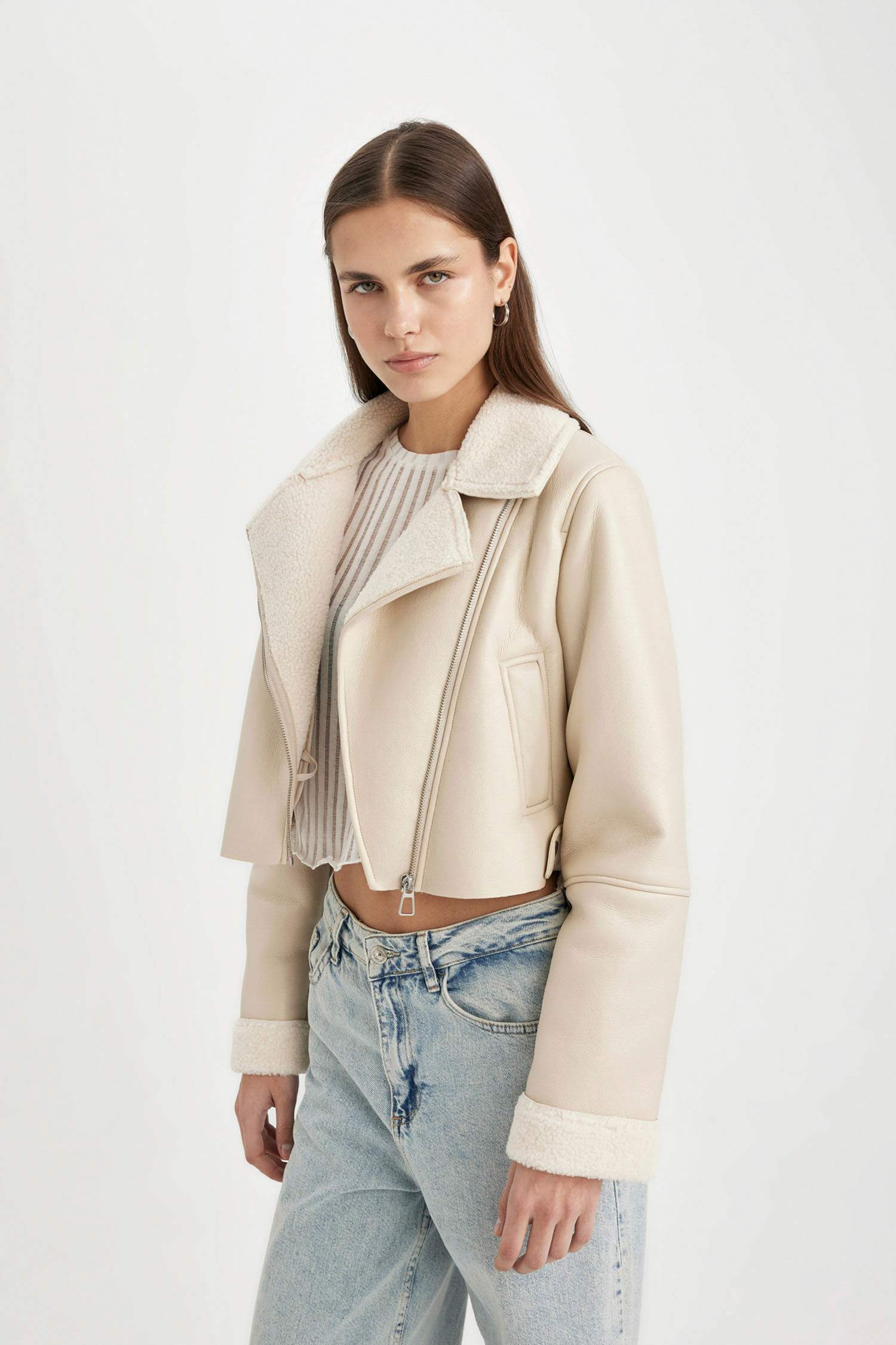 Su Geçirmez Regular Kalıp Fermuarlı İçi Suni Kürklü Kısa Suni Deri Mont