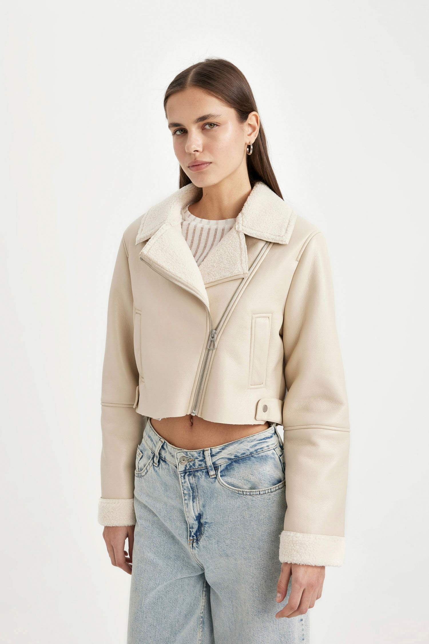 Su Geçirmez Regular Kalıp Fermuarlı İçi Suni Kürklü Kısa Suni Deri Mont