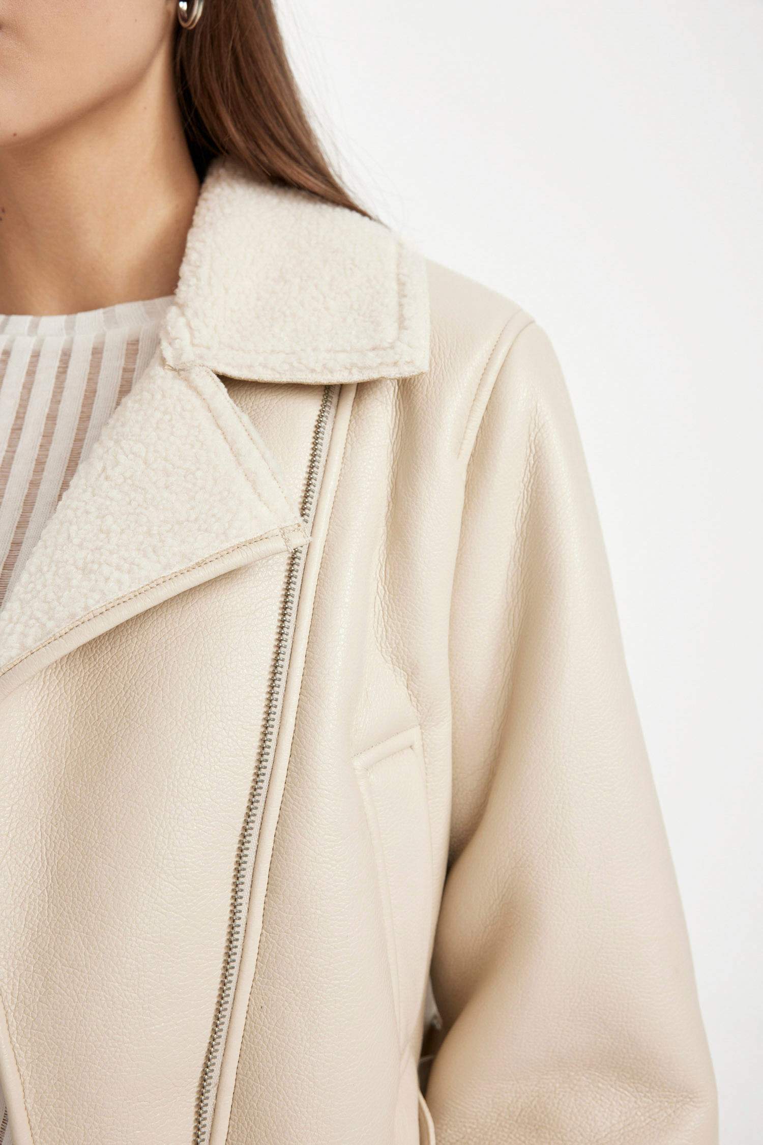 Su Geçirmez Regular Kalıp Fermuarlı İçi Suni Kürklü Kısa Suni Deri Mont