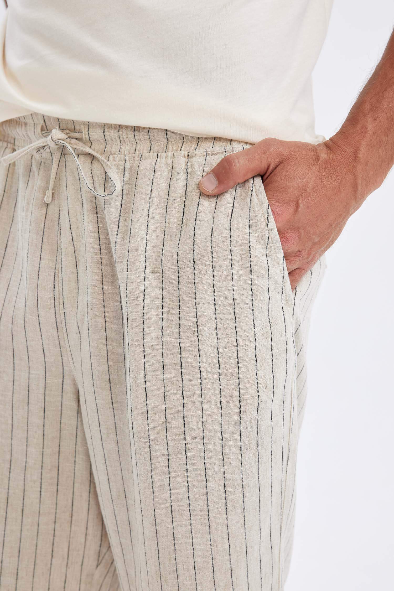 شورت قصة مريحة ممزوج بالكتان