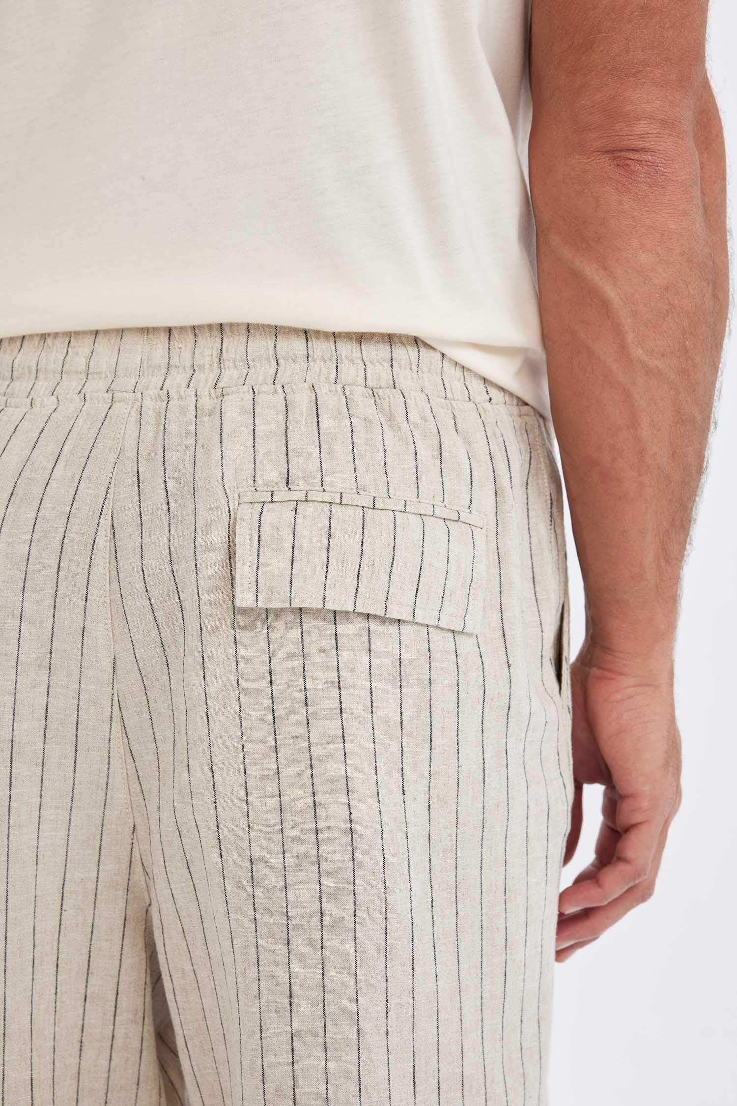 شورت قصة مريحة ممزوج بالكتان