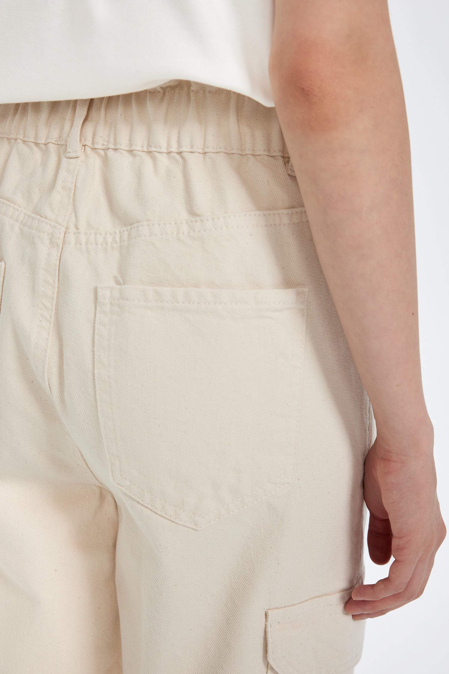 Paperbag Yüksek Bel Kargo Cepli Bilek Boy Beyaz Jean Pantolon