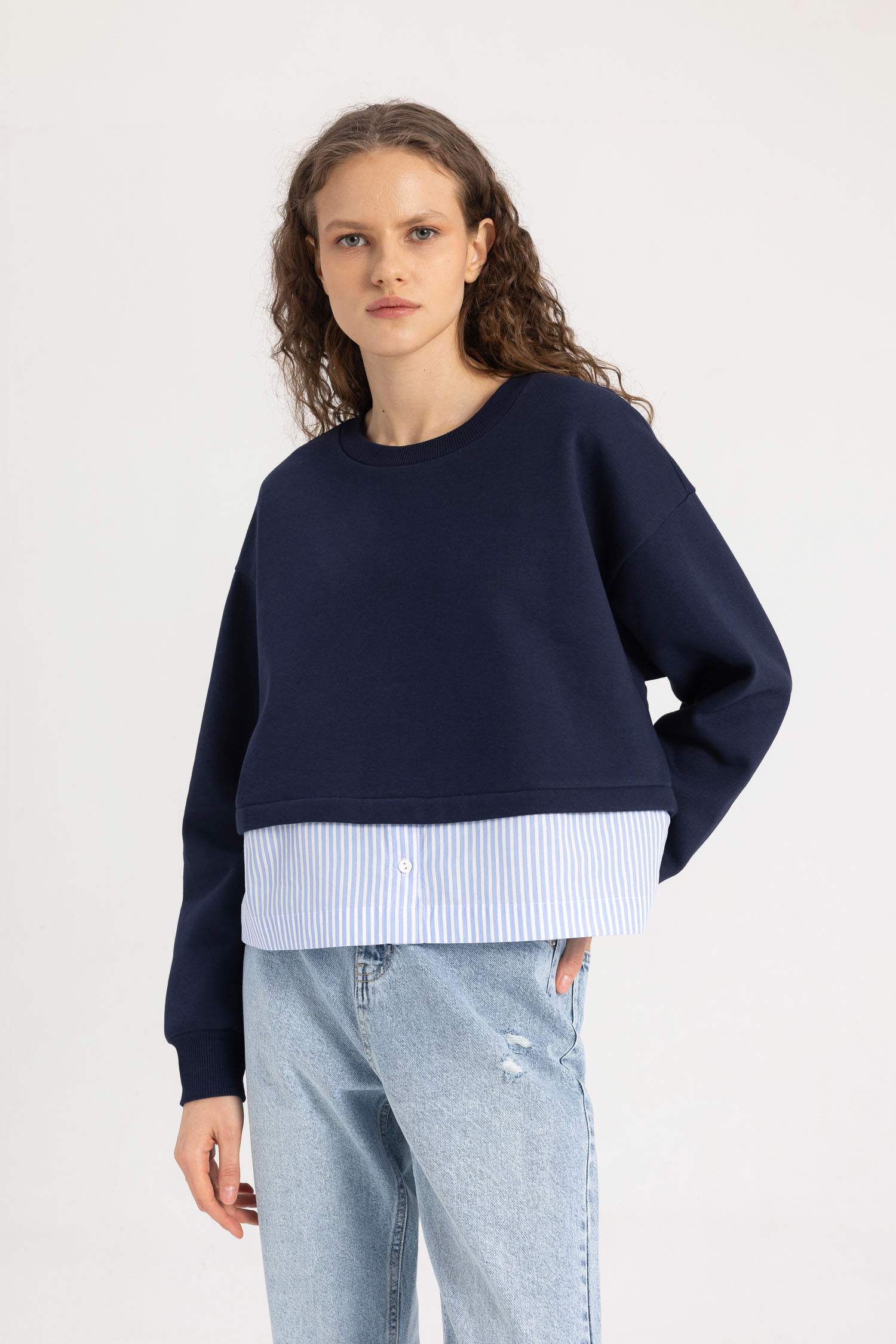 Relax Fit Bisiklet Yaka Etek Ucu Detaylı Basic Düz Kalın Sweatshirt