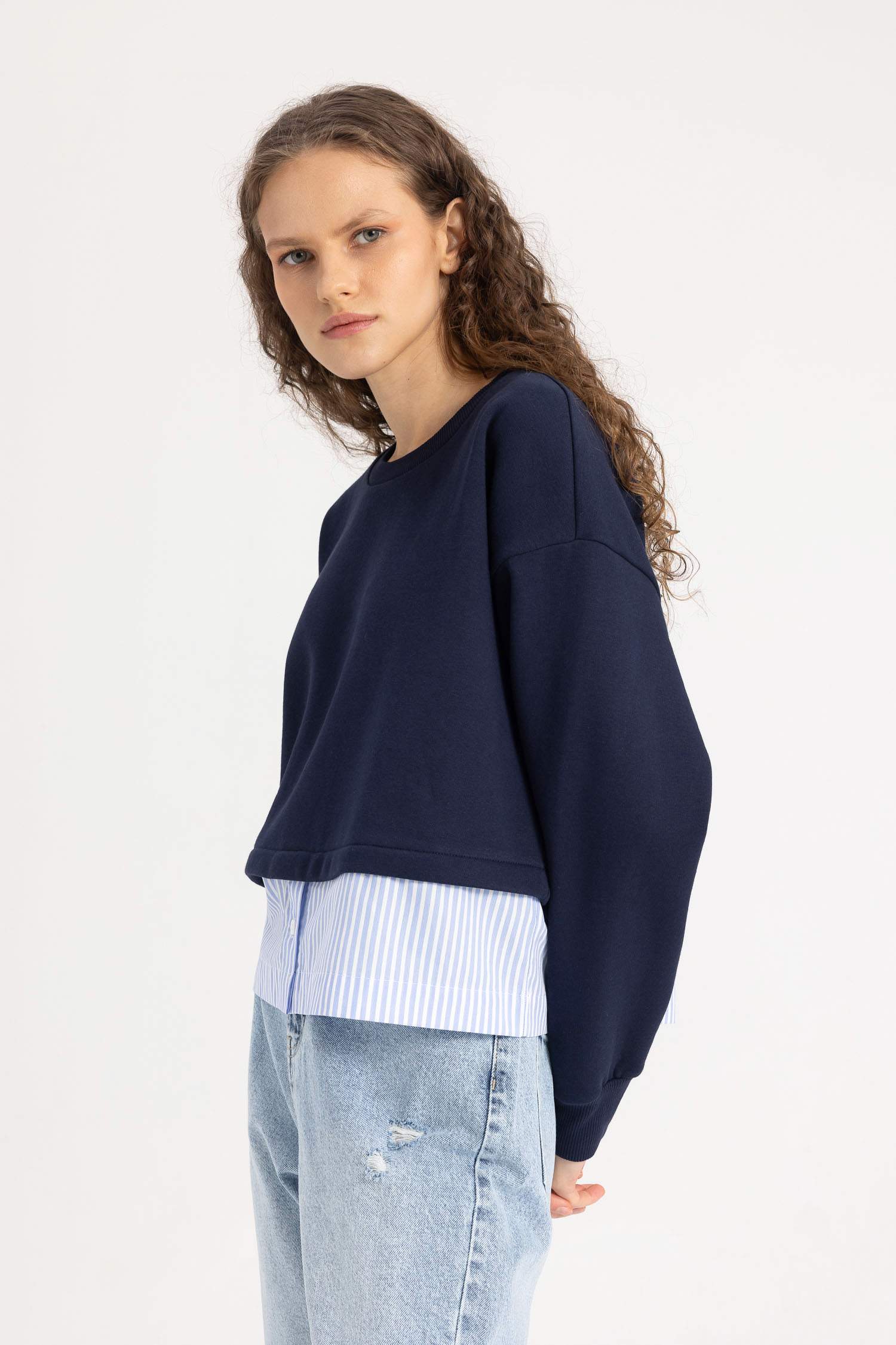 Relax Fit Bisiklet Yaka Etek Ucu Detaylı Basic Düz Kalın Sweatshirt