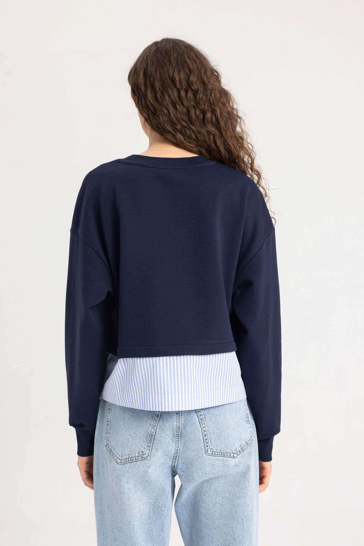 Relax Fit Bisiklet Yaka Etek Ucu Detaylı Basic Düz Kalın Sweatshirt