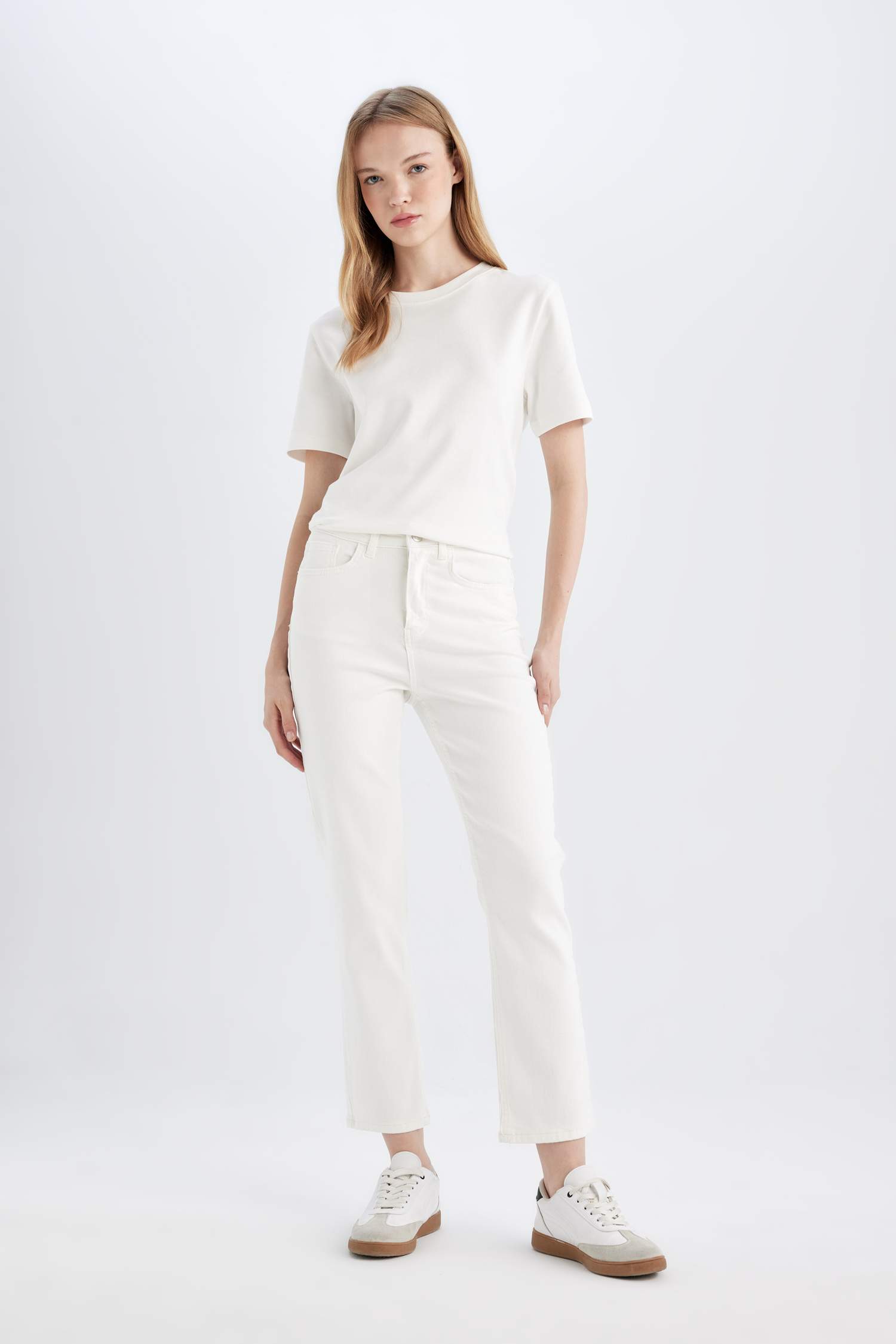 سروال جينز ابيض ماري بقصة مستقيمة وخصر عالي